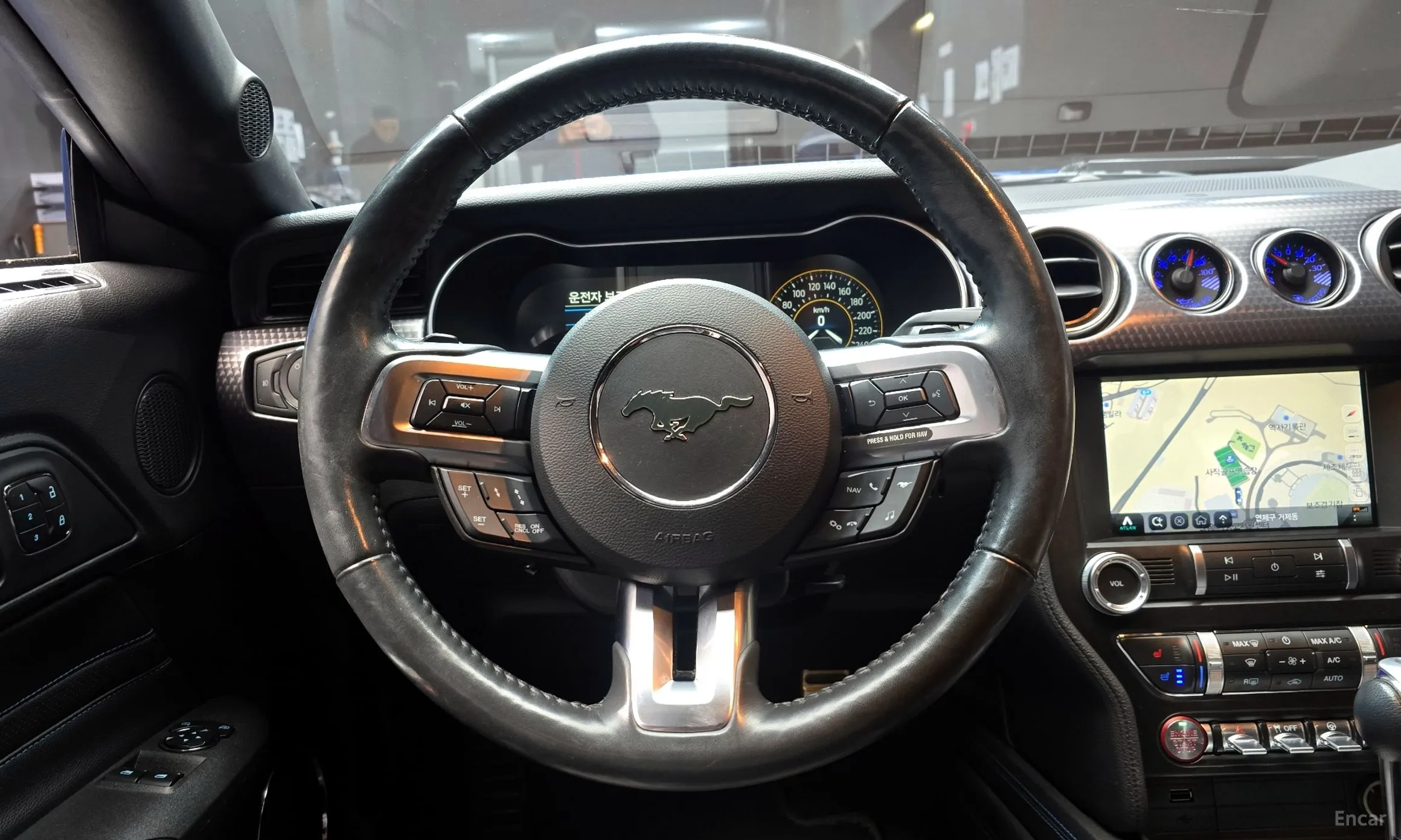 Ford Mustang превью 13