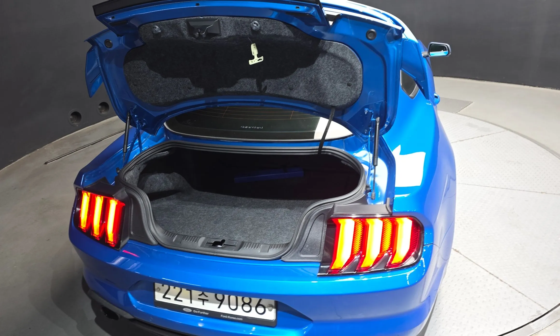 Ford Mustang превью 20