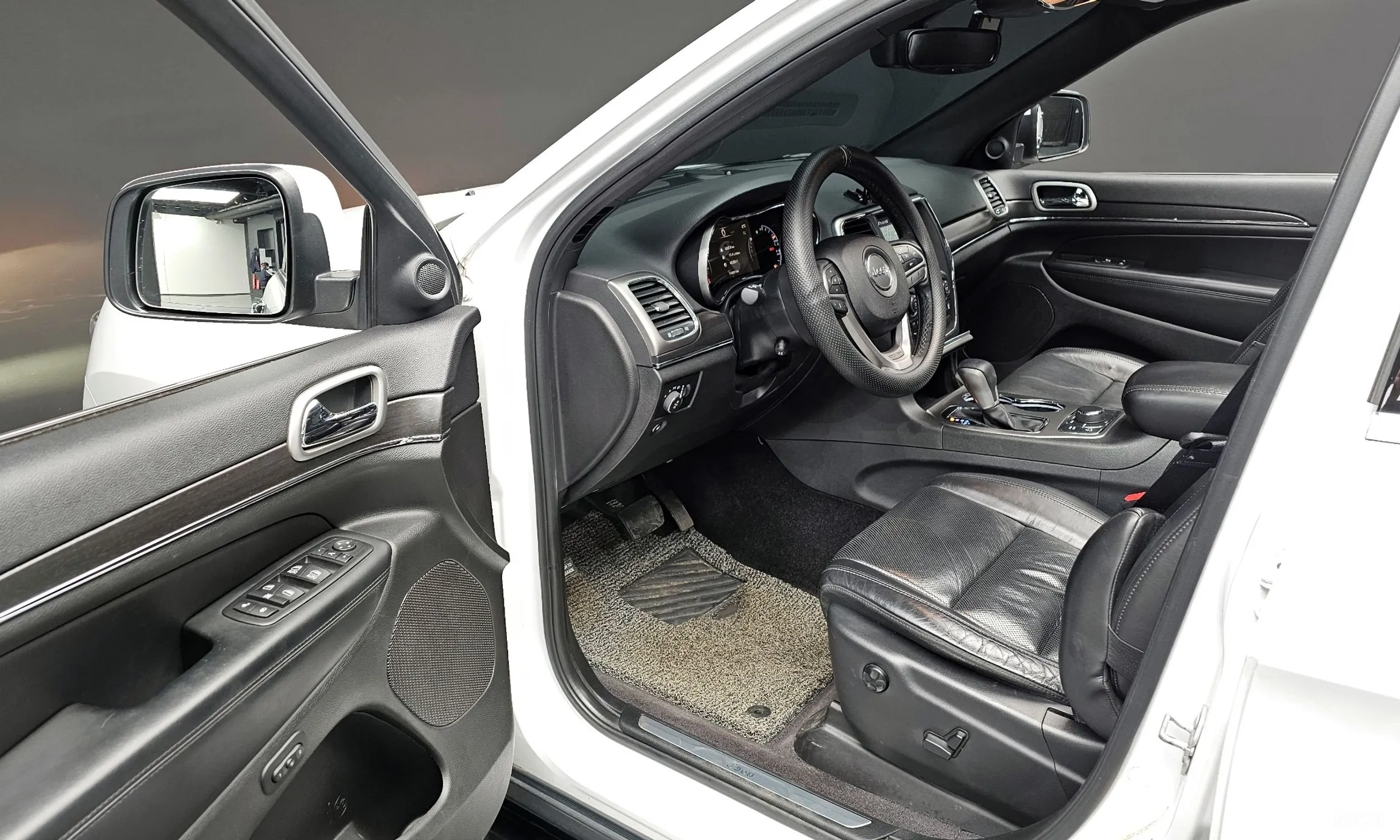 Jeep Grand Cherokee превью 12