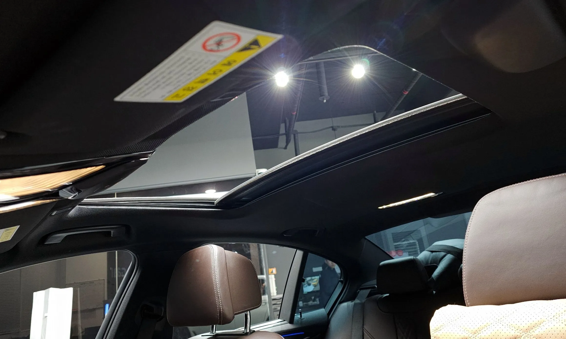 BMW 5 Series (G30) превью 19