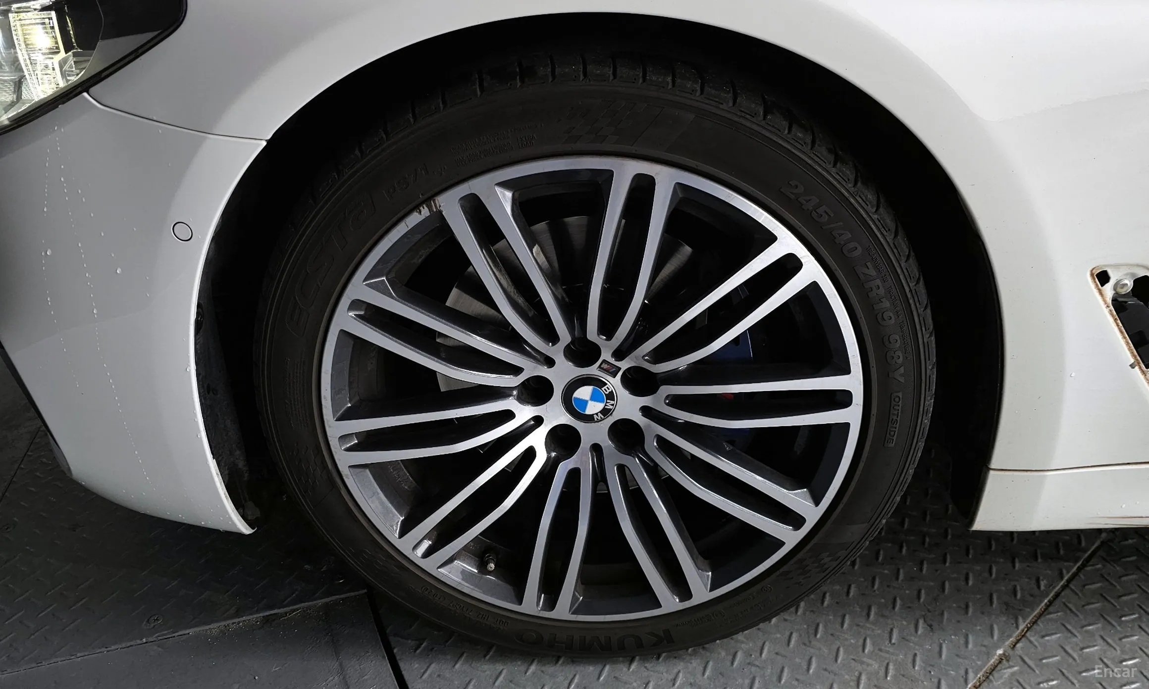 BMW 5 Series (G30) превью 5