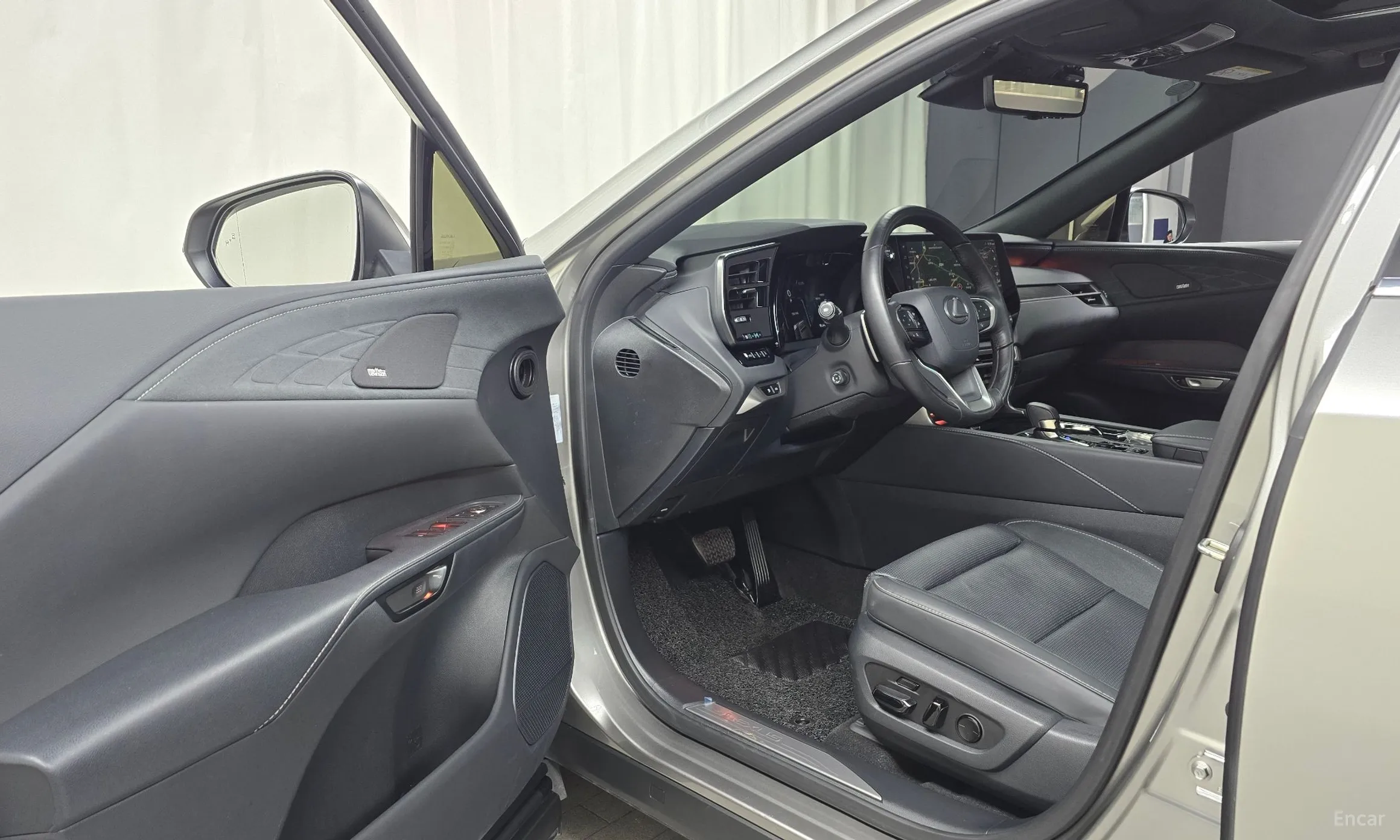 Lexus RX450h + 5th Gen превью 10