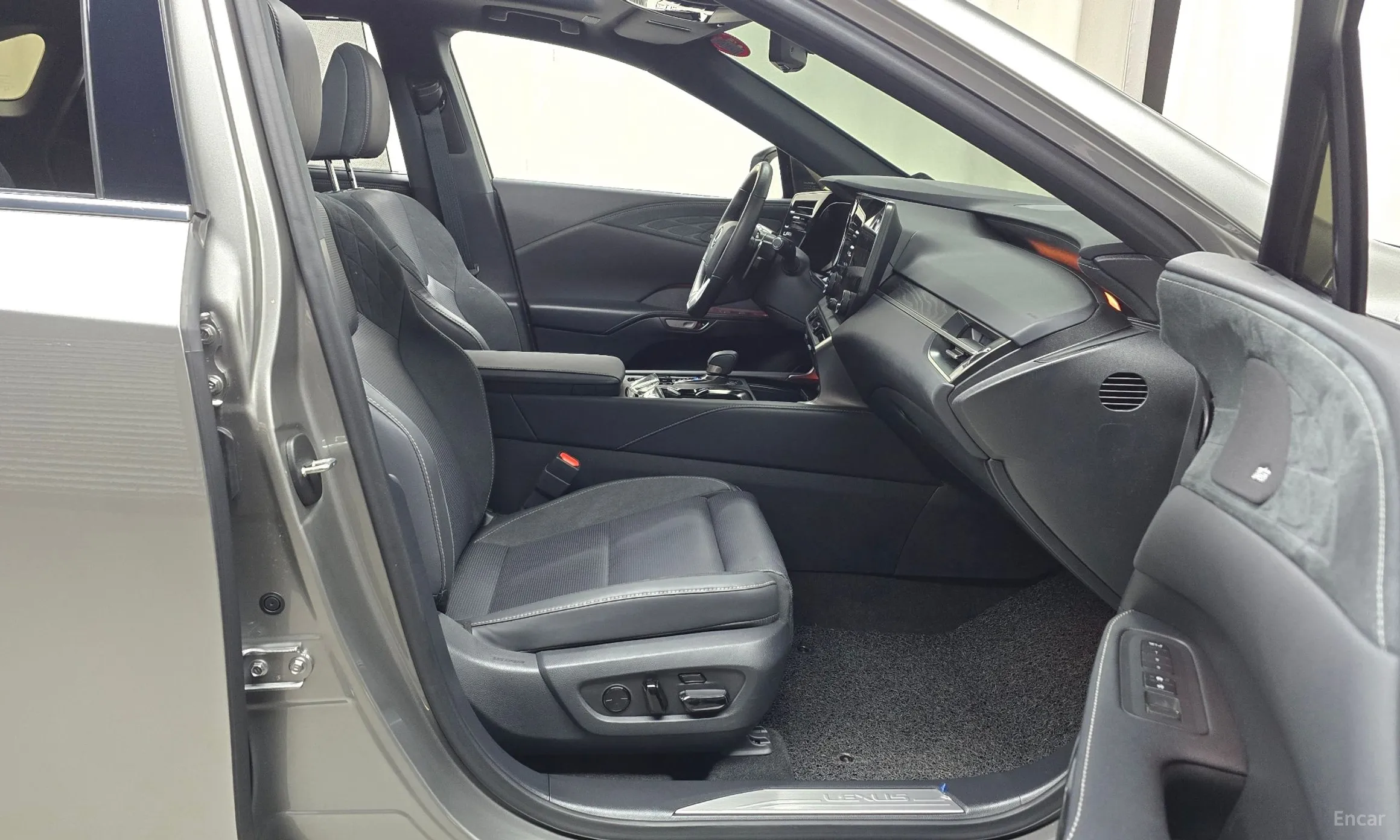 Lexus RX450h + 5th Gen превью 11