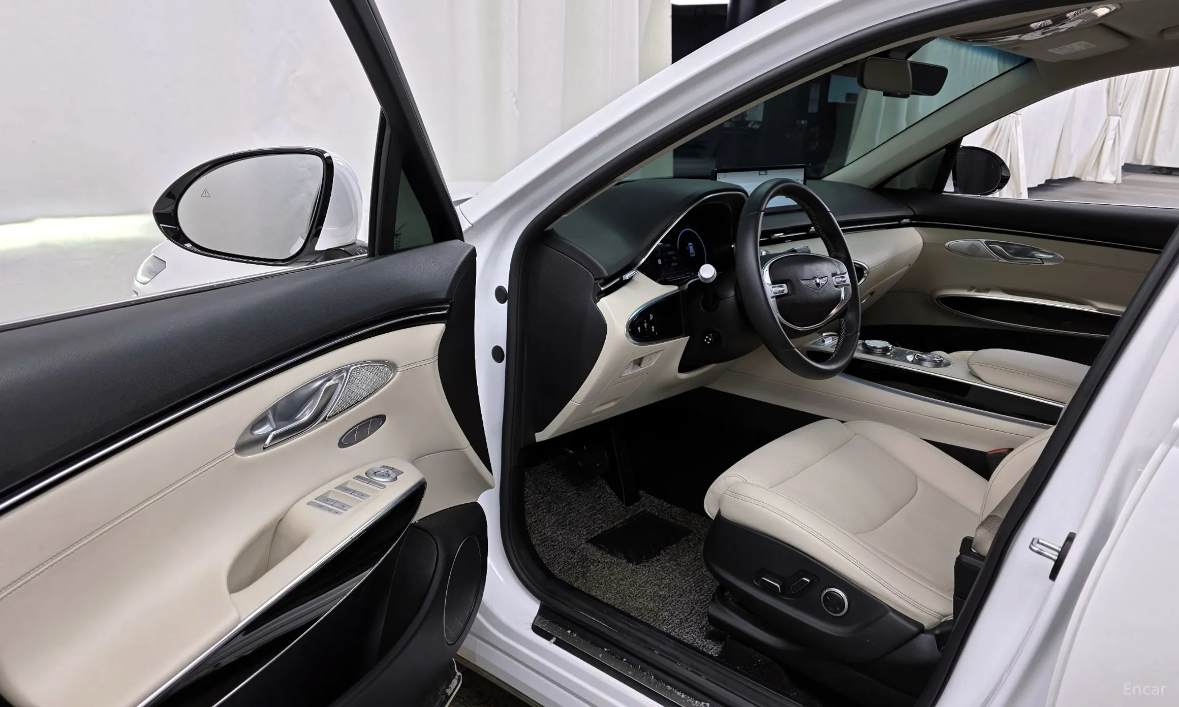 Genesis GV70 превью 10