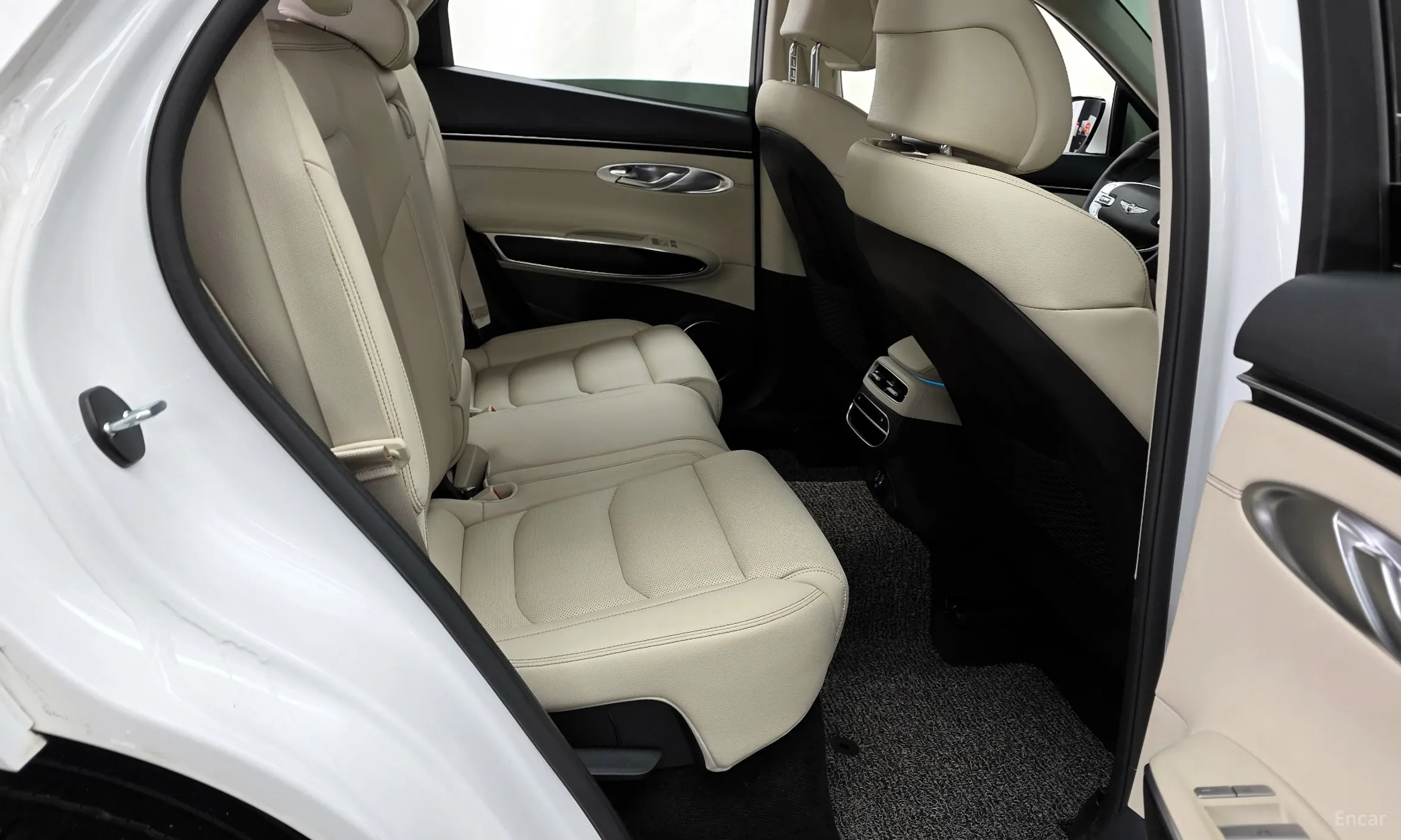 Genesis GV70 превью 12