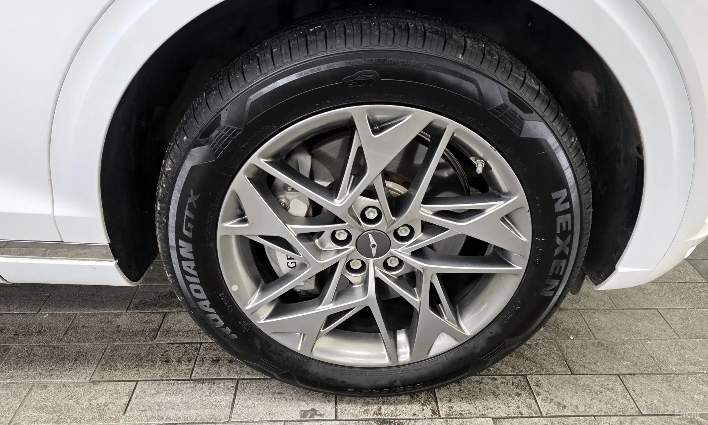 Genesis GV70 превью 5