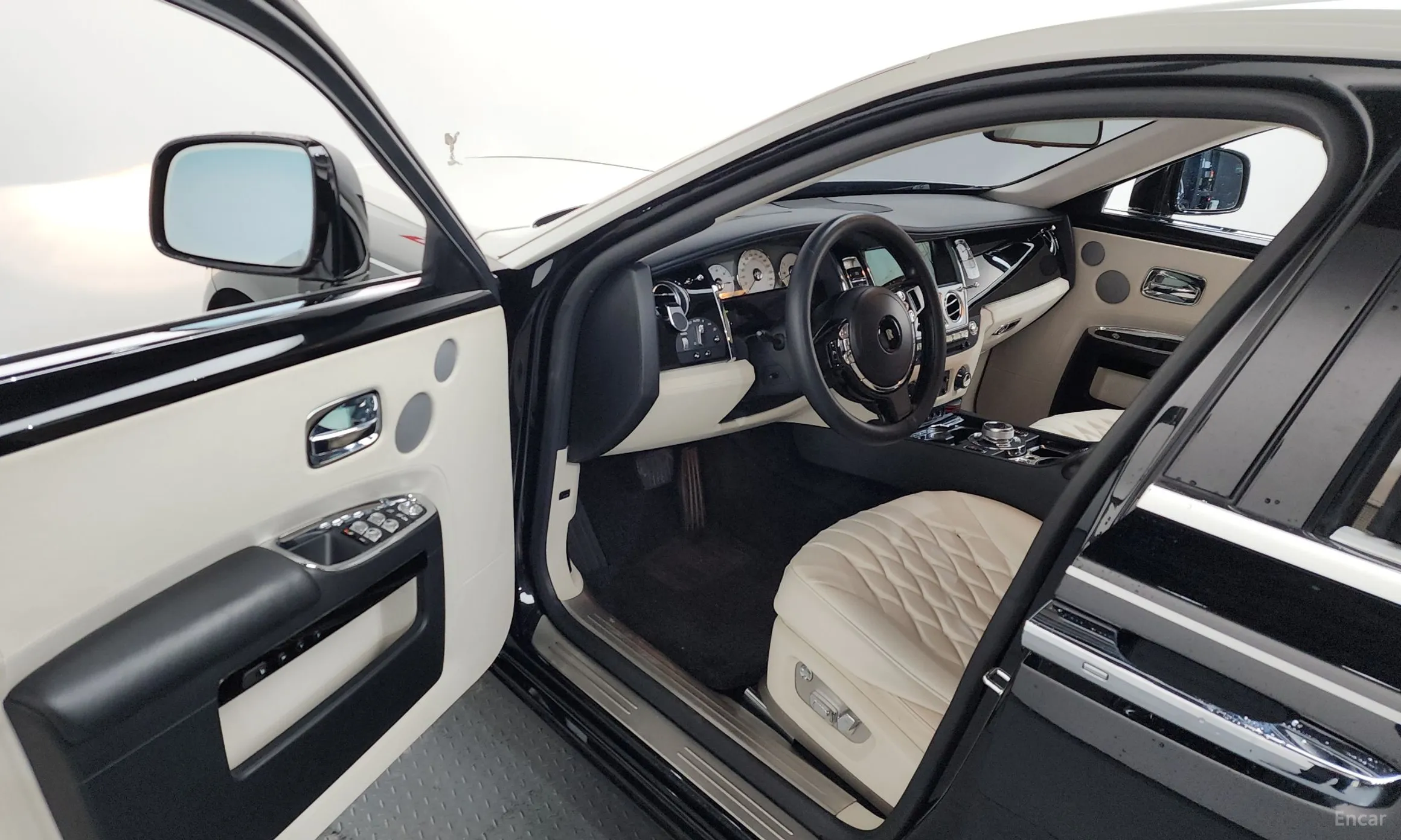 Rolls-Royce Ghost превью 10