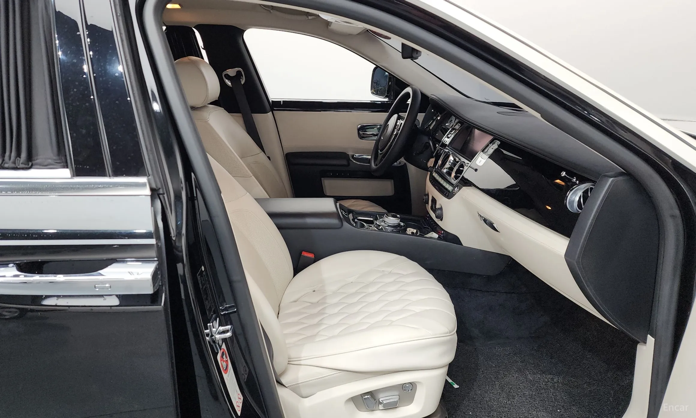 Rolls-Royce Ghost превью 11