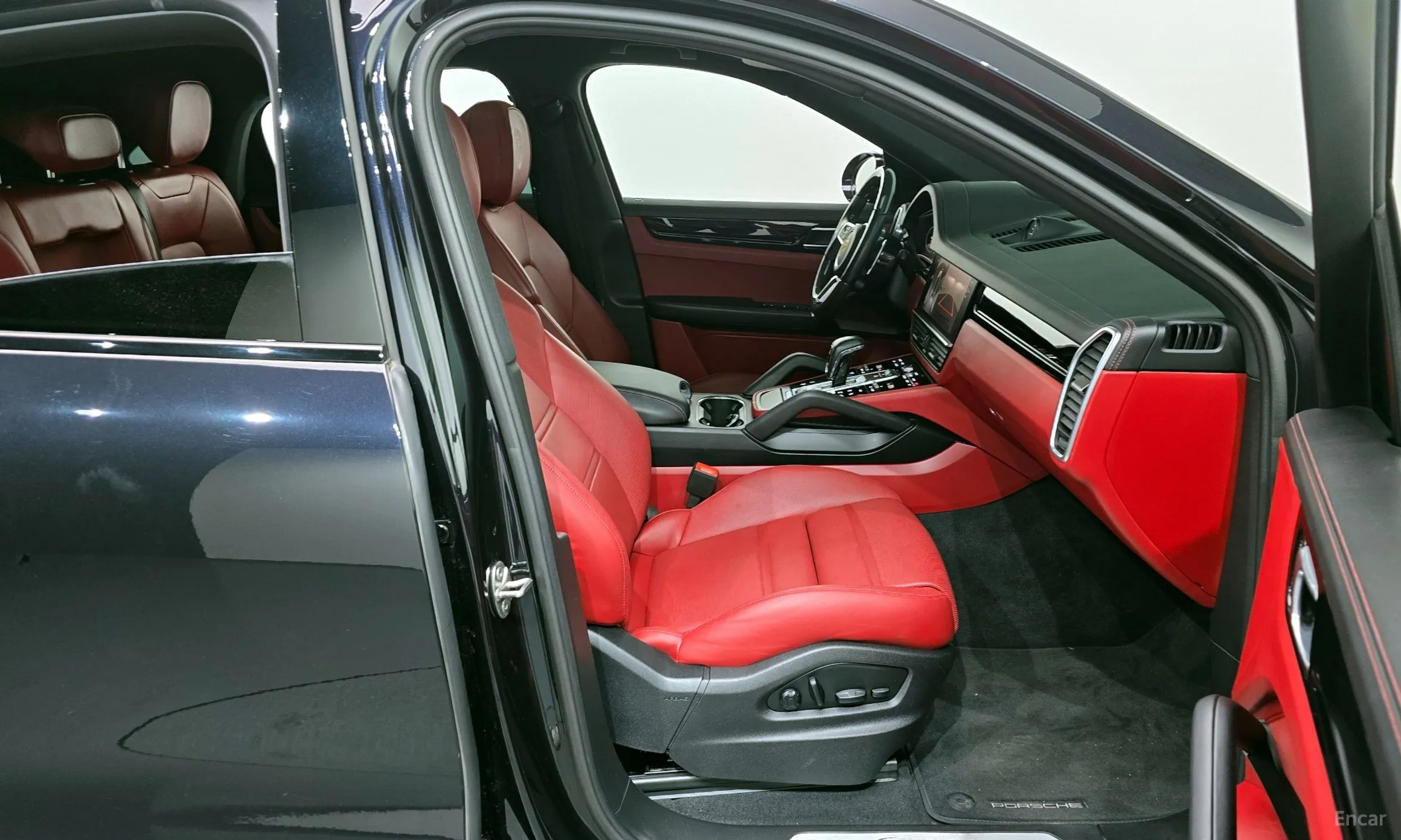 Porsche Cayenne (PO536) превью 11