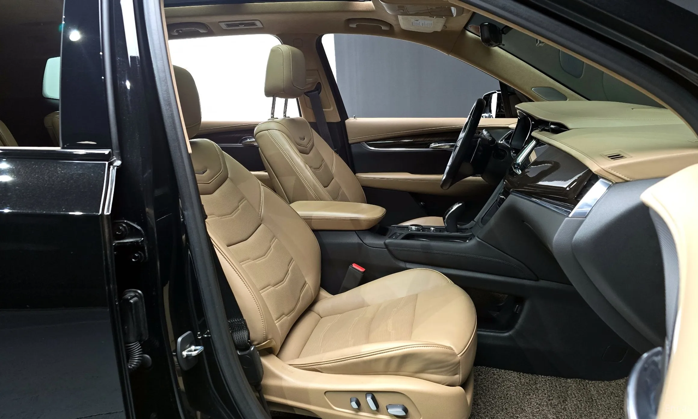 Cadillac XT6 превью 10
