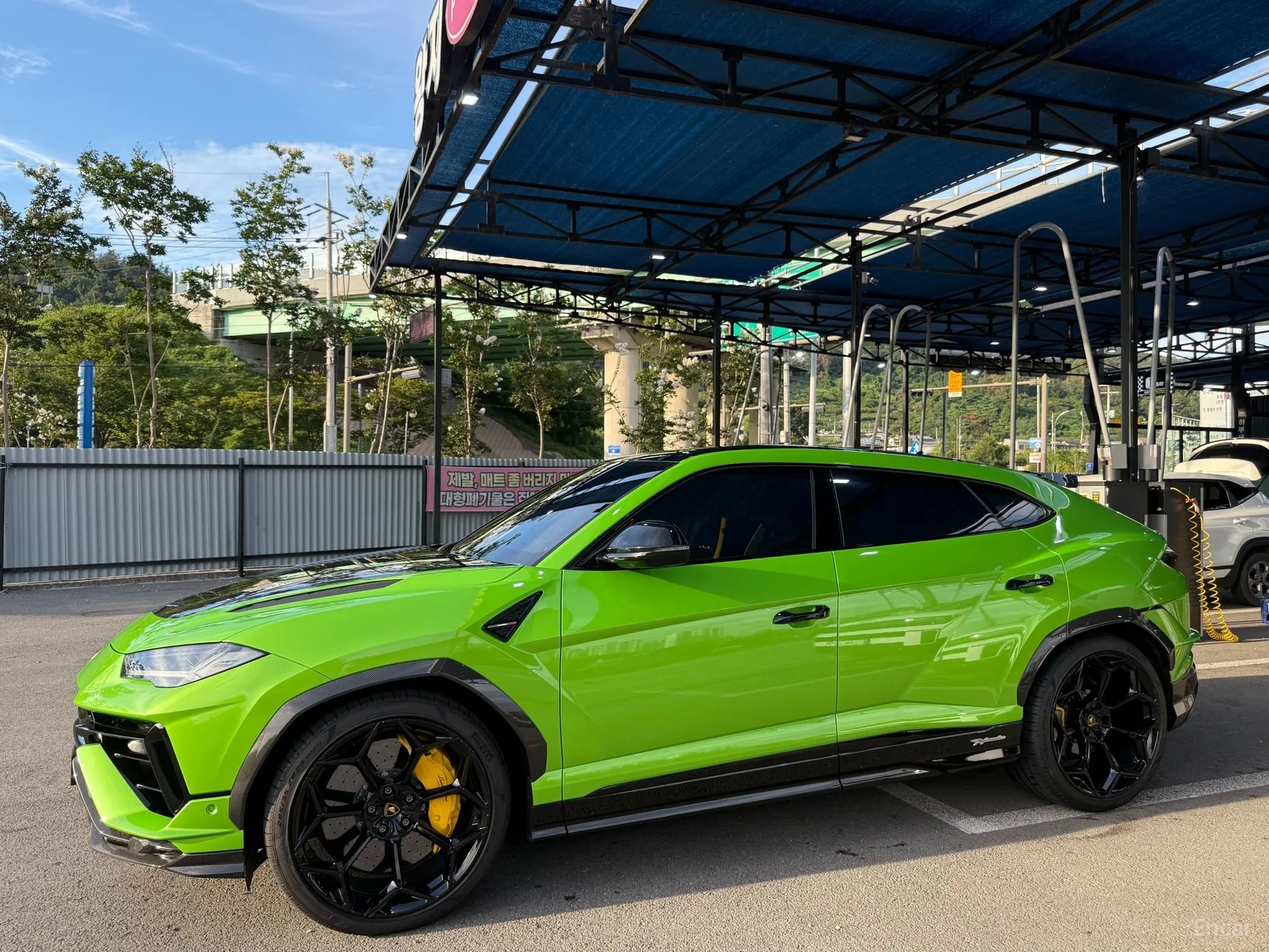 Lamborghini Urus превью 10