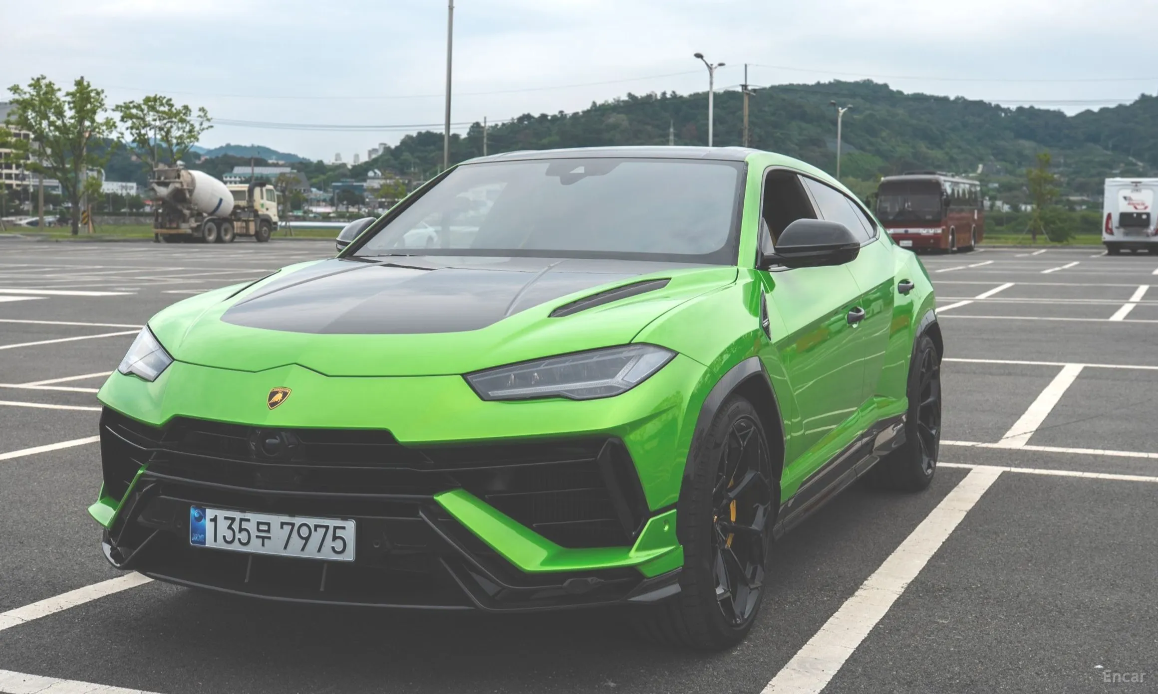 Lamborghini Urus превью 12
