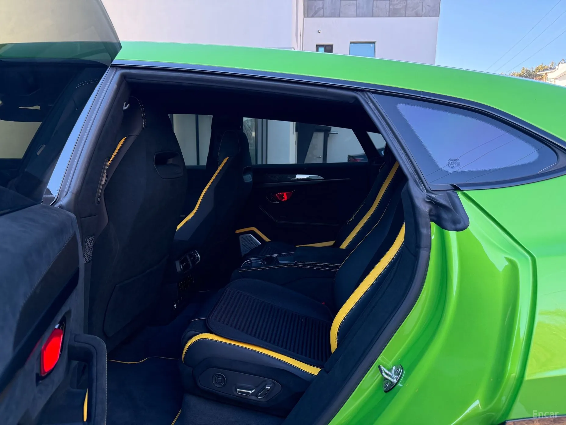 Lamborghini Urus превью 17