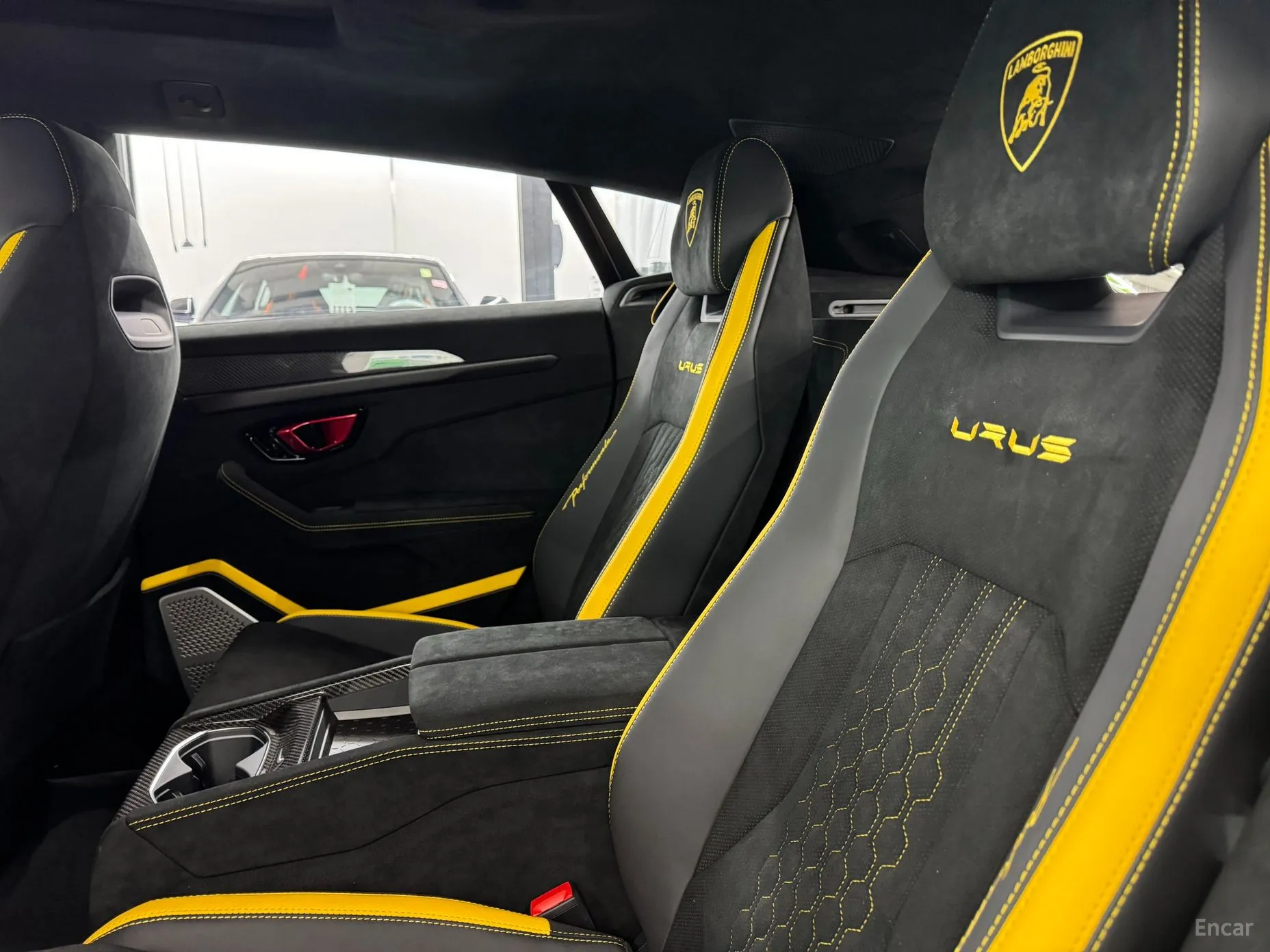 Lamborghini Urus превью 19