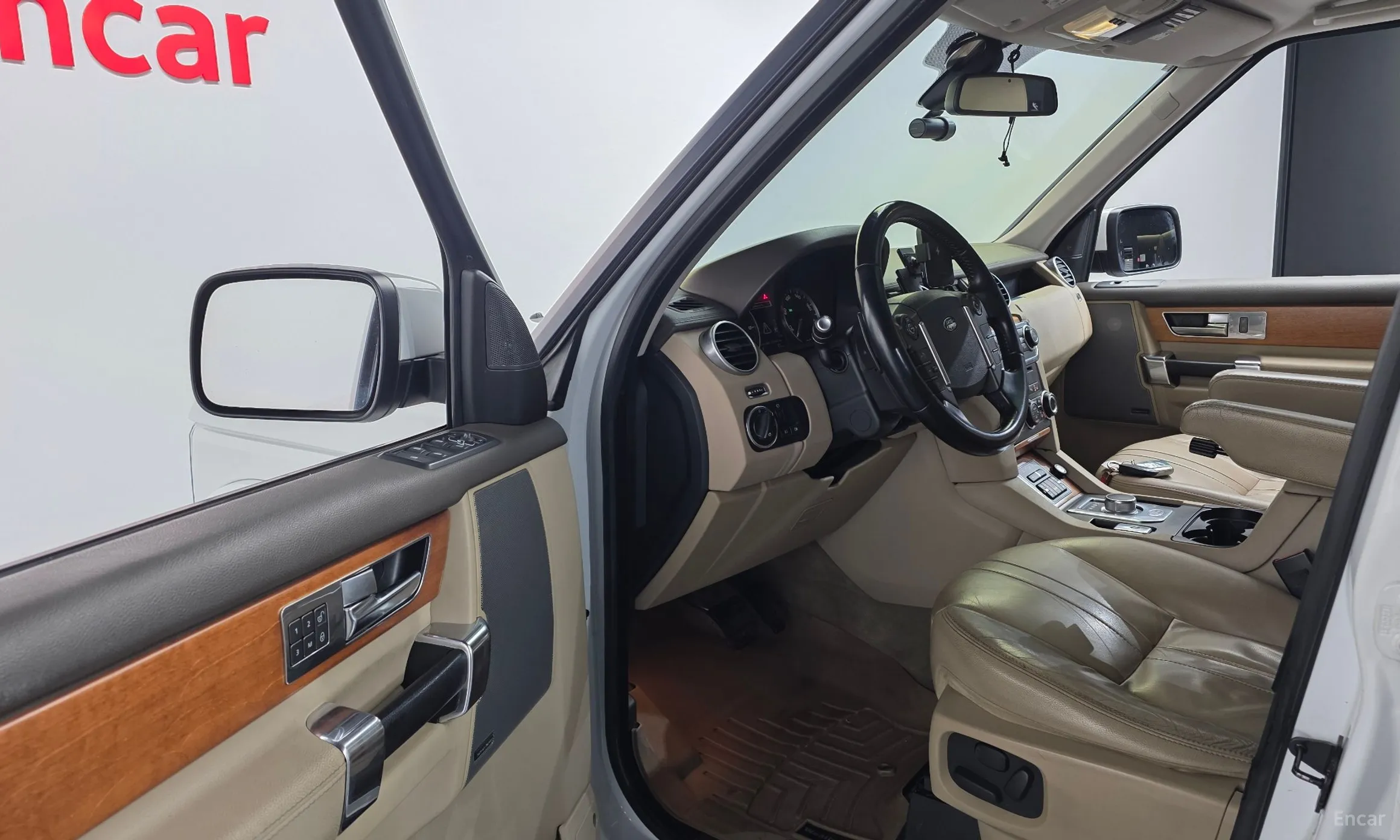 Land Rover Discovery 4 превью 12