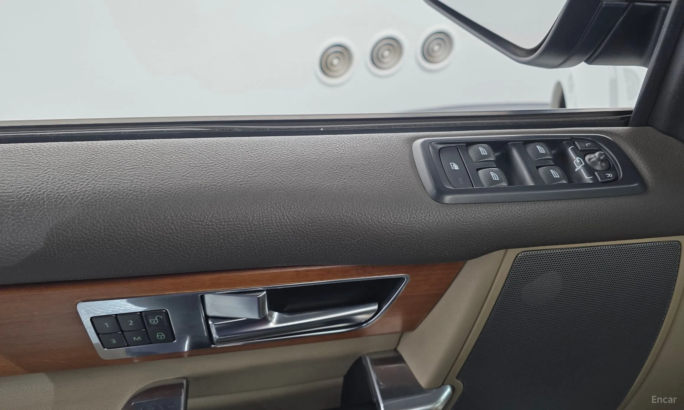 Land Rover Discovery 4 превью 13