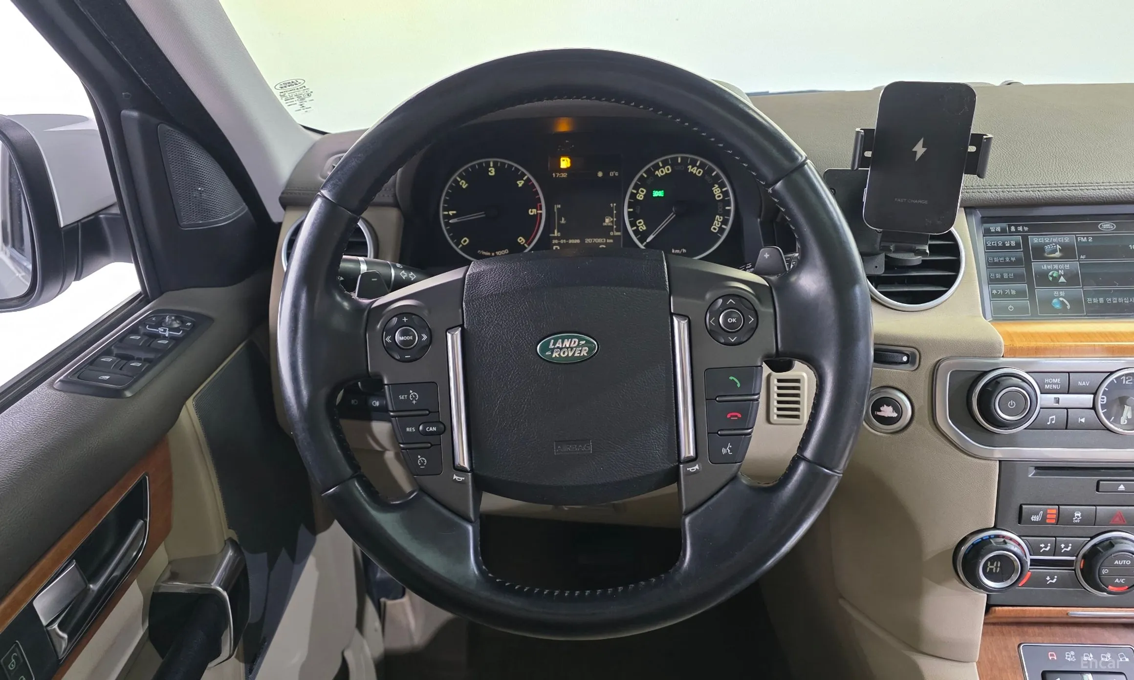 Land Rover Discovery 4 превью 14