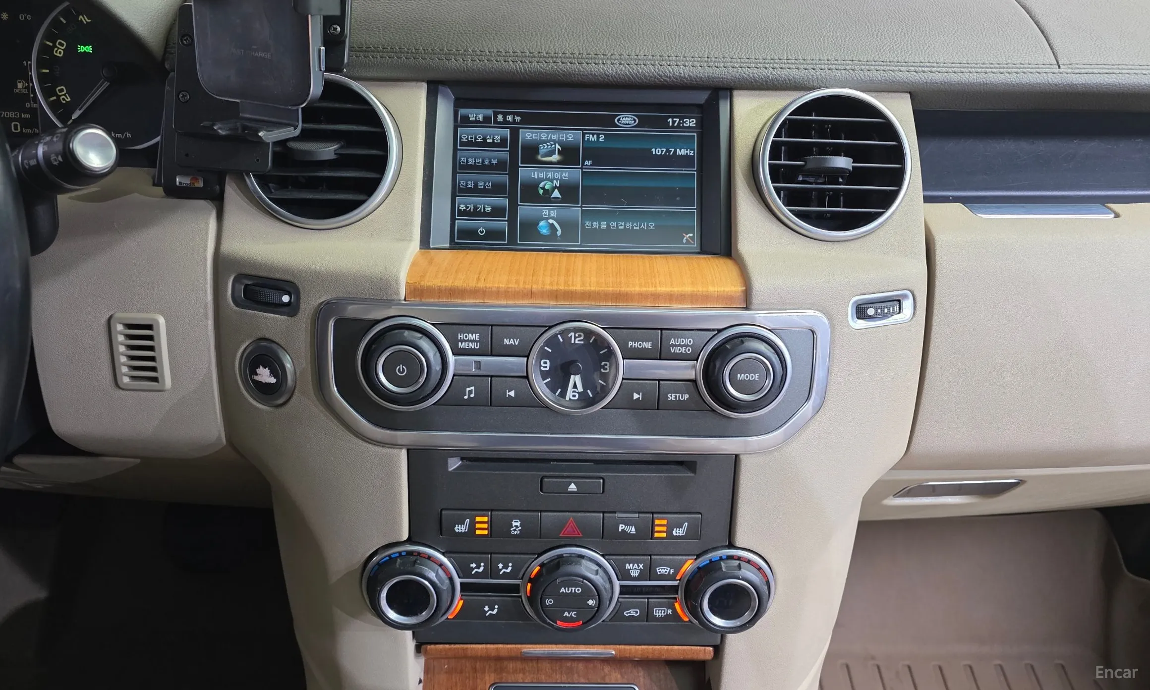 Land Rover Discovery 4 превью 15