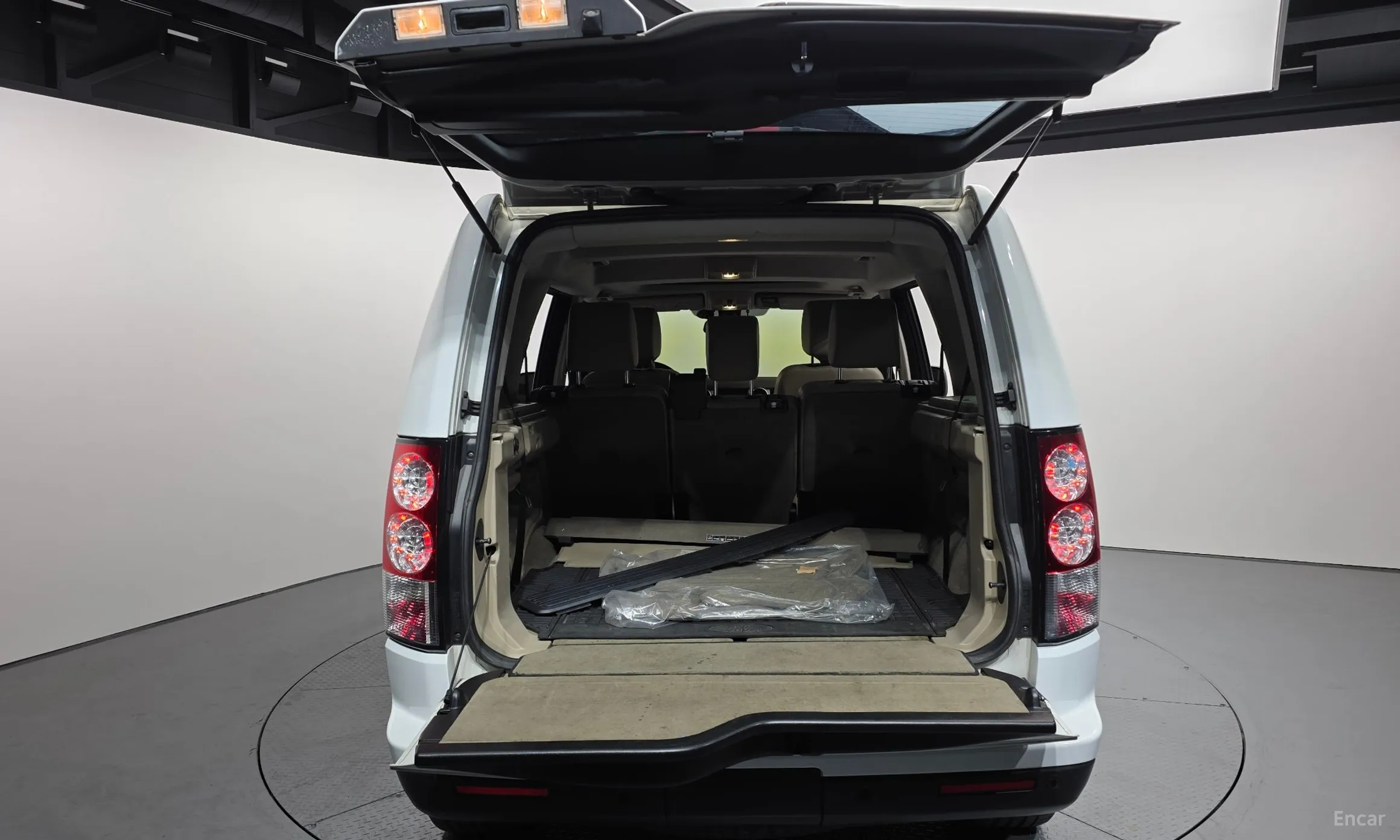 Land Rover Discovery 4 превью 20