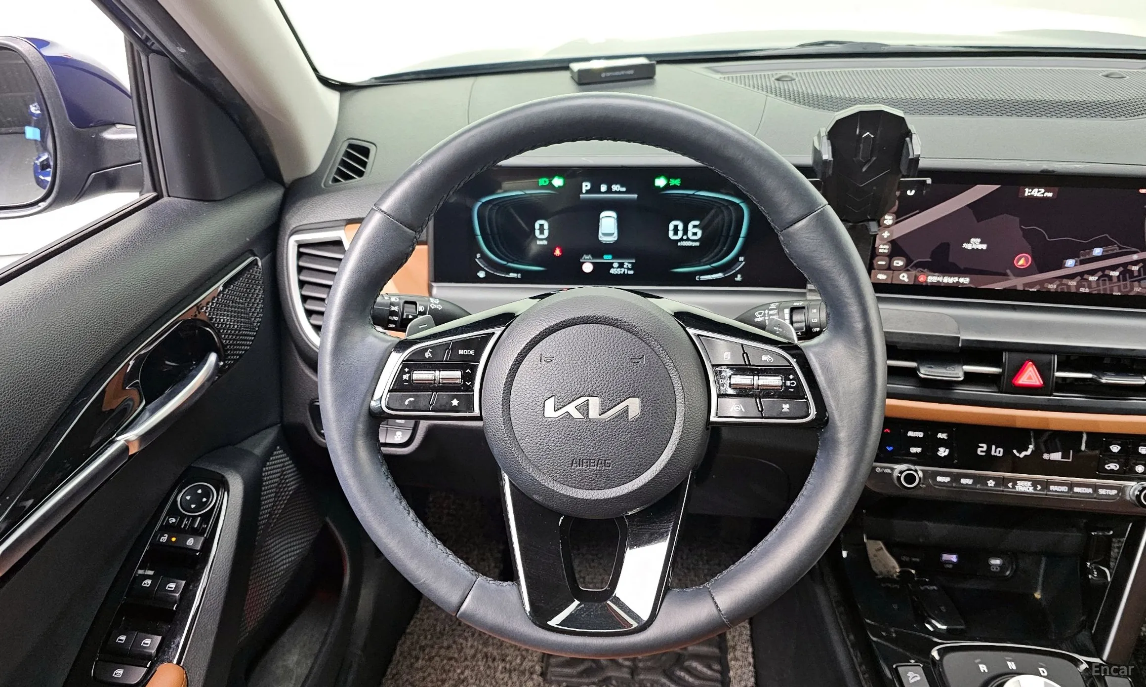 Kia Seltos превью 14