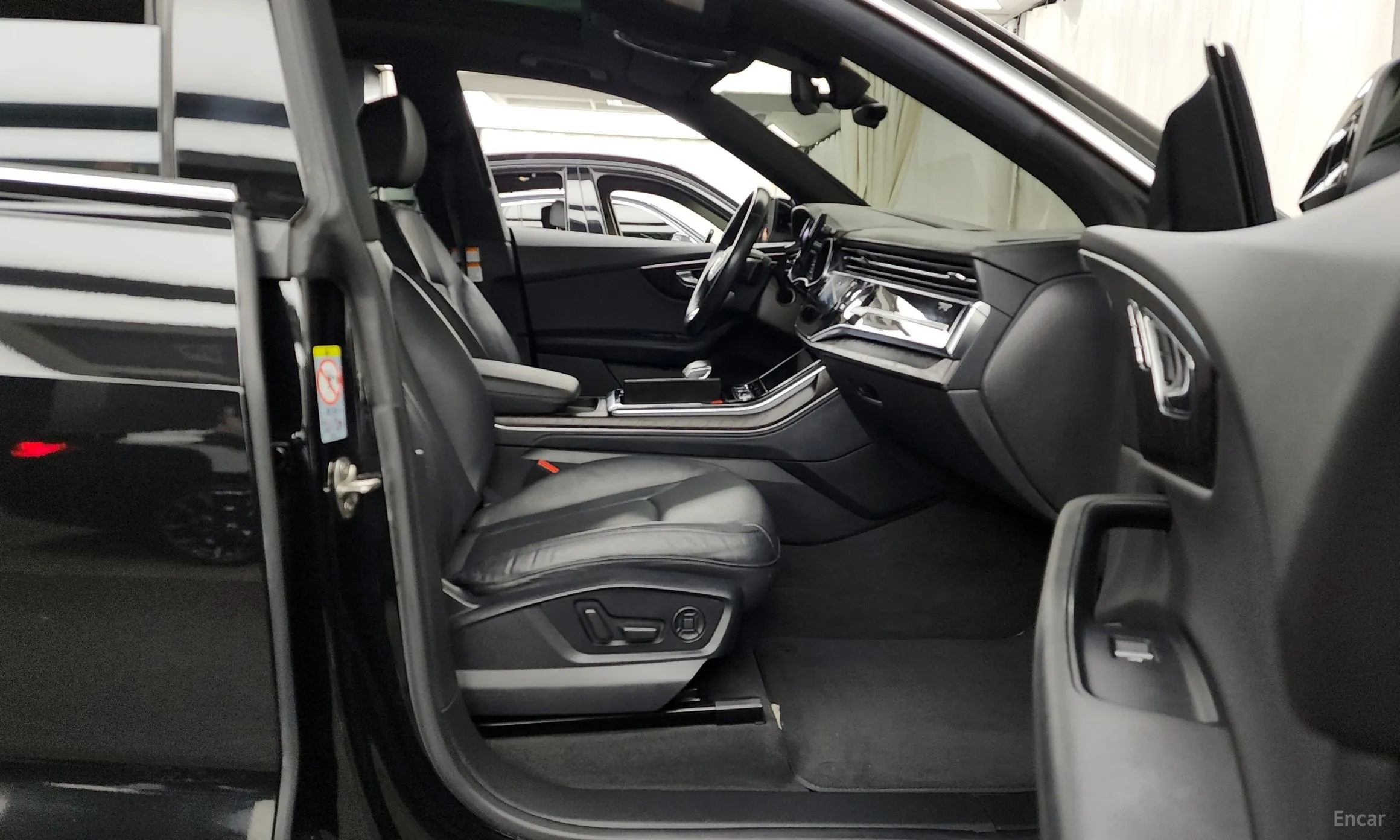 Audi Q8 (4M) превью 11
