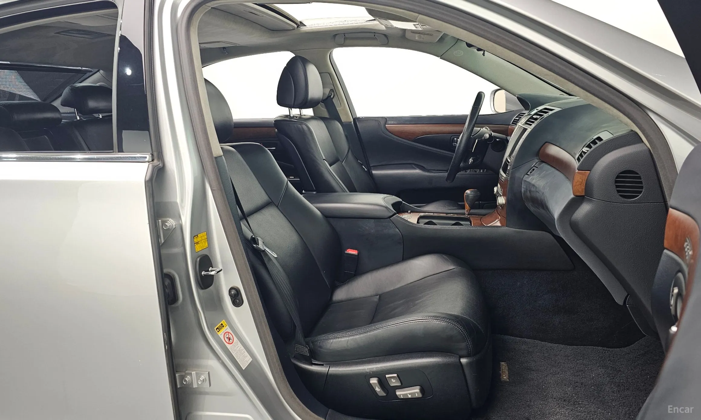 Lexus LS460 превью 10