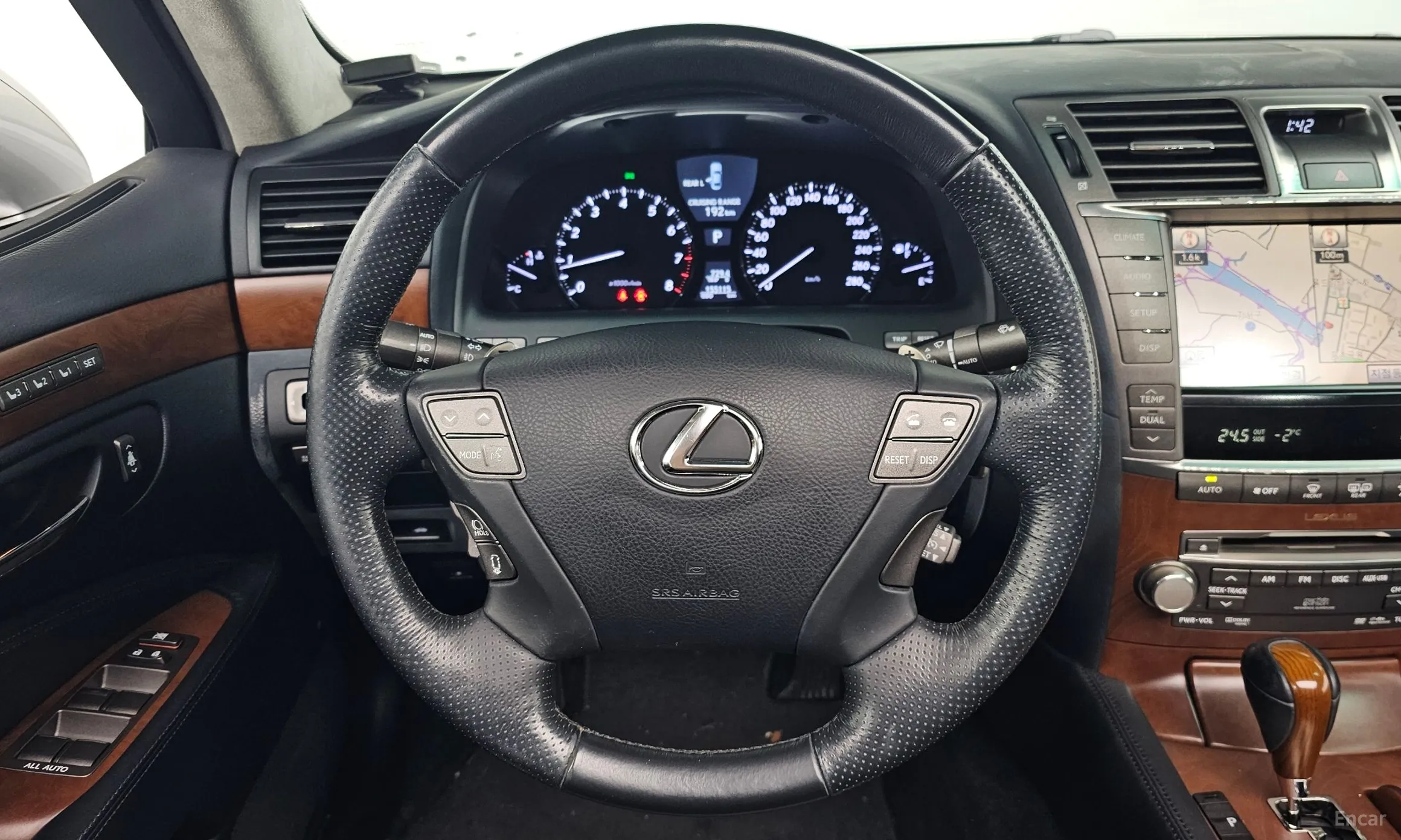 Lexus LS460 превью 13