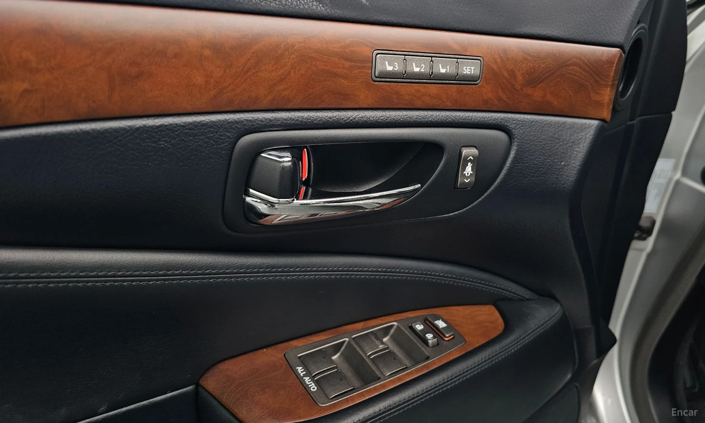 Lexus LS460 превью 17