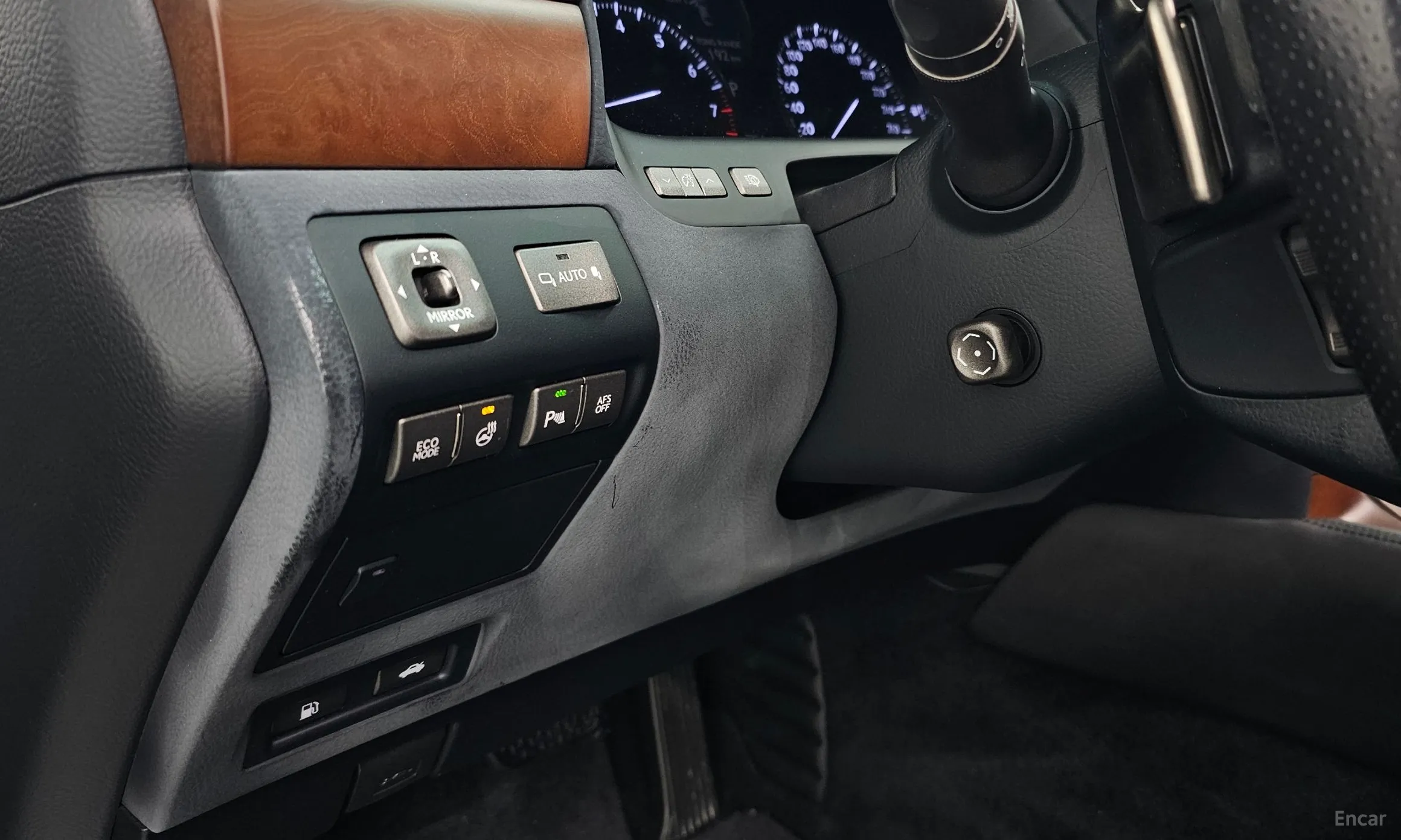 Lexus LS460 превью 18