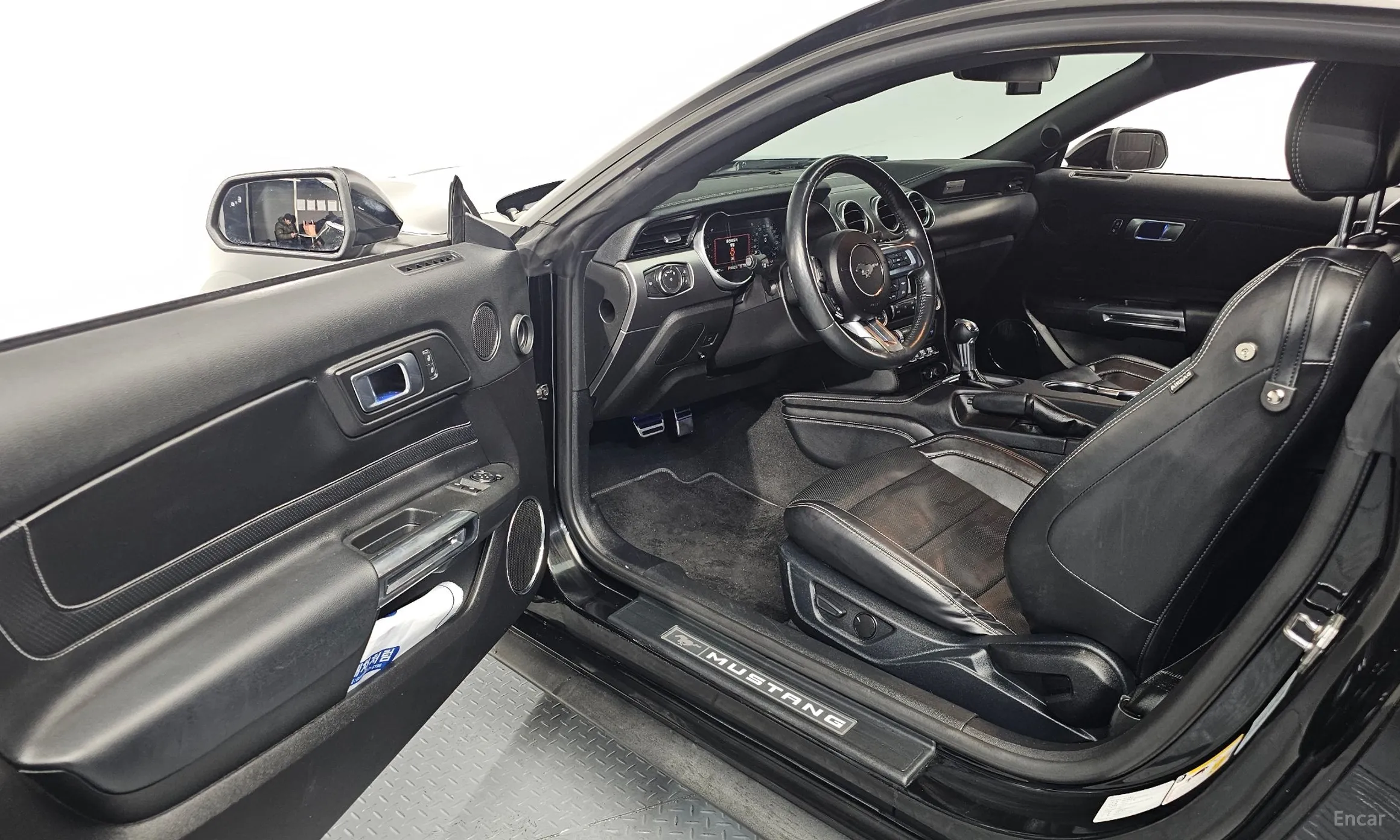 Ford Mustang превью 10