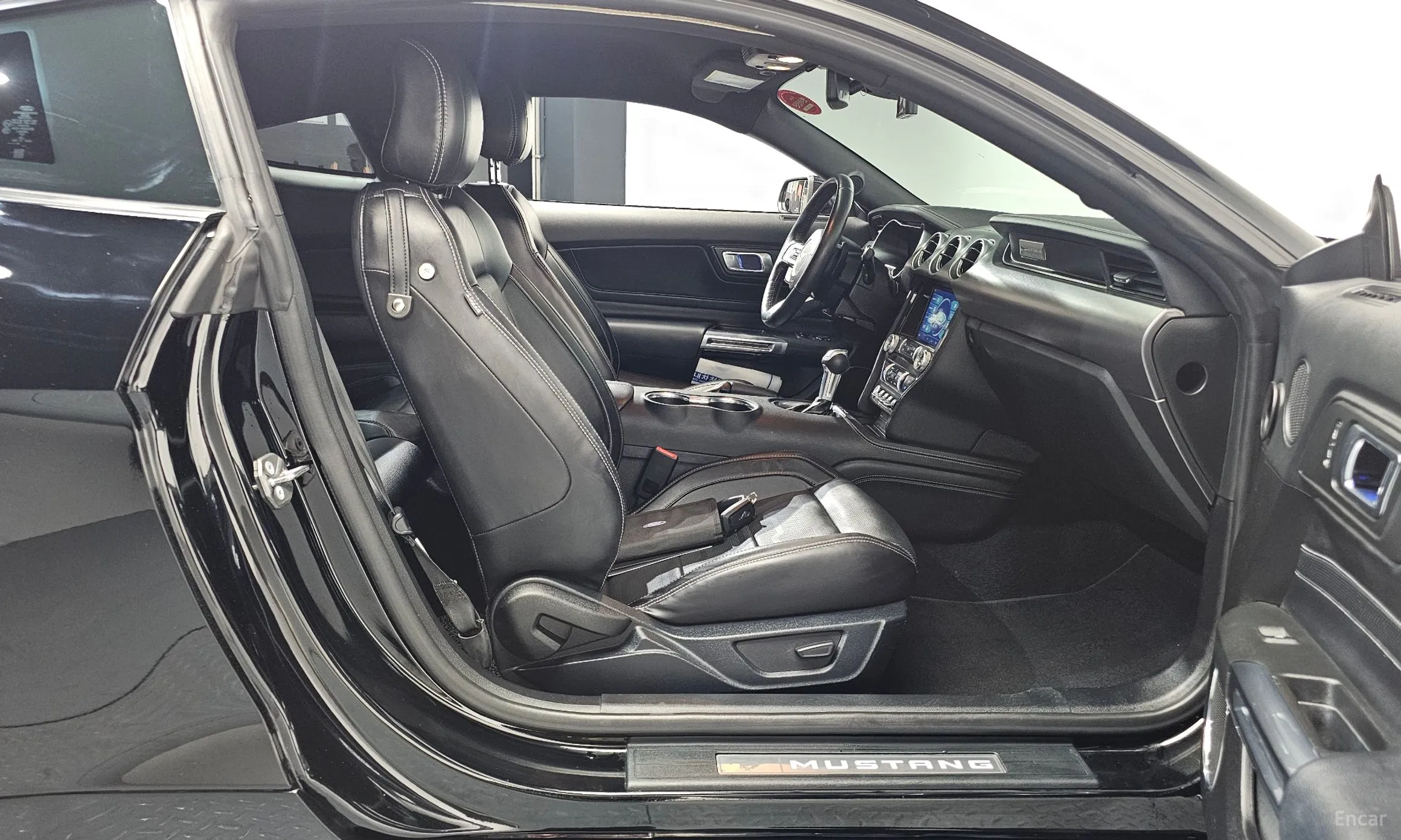 Ford Mustang превью 11