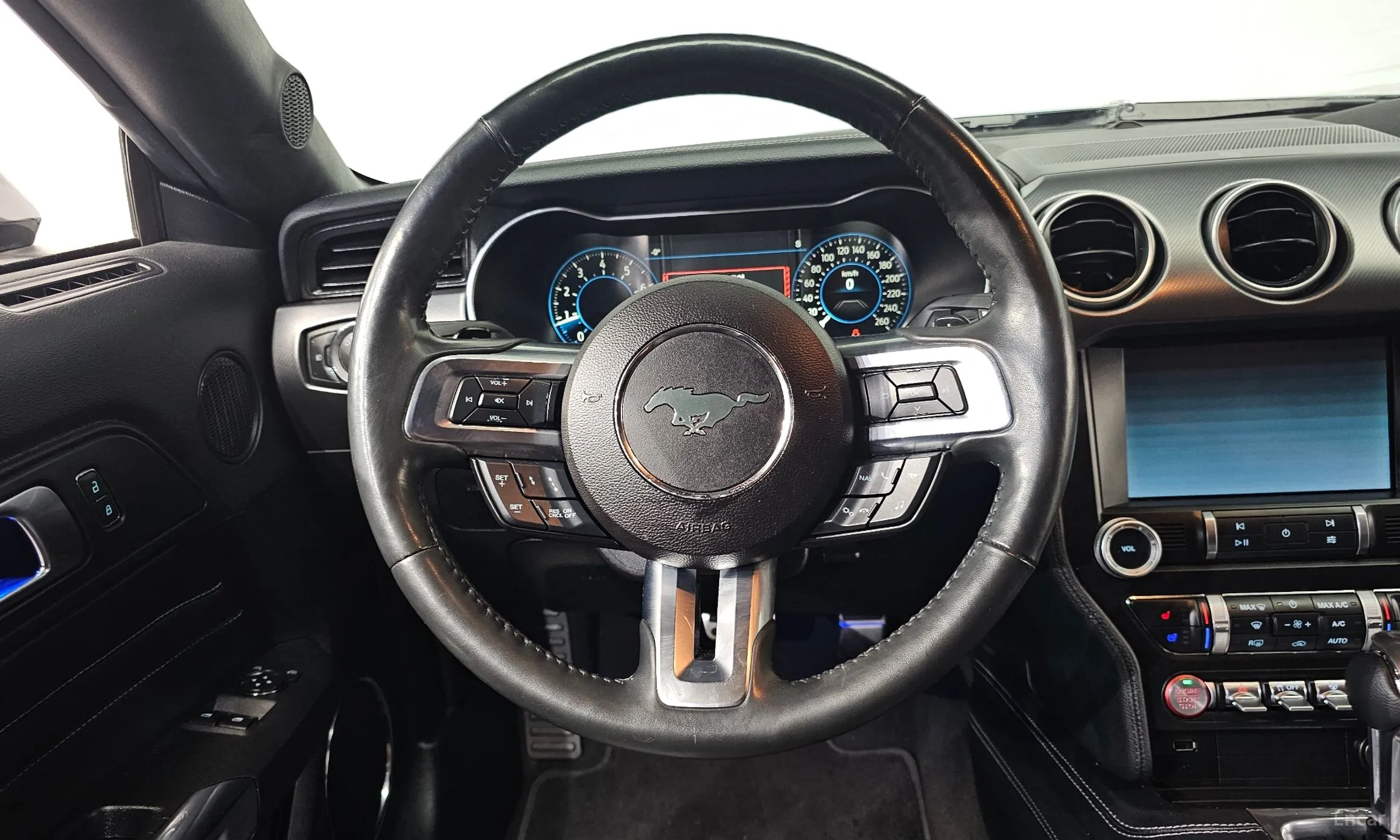 Ford Mustang превью 13
