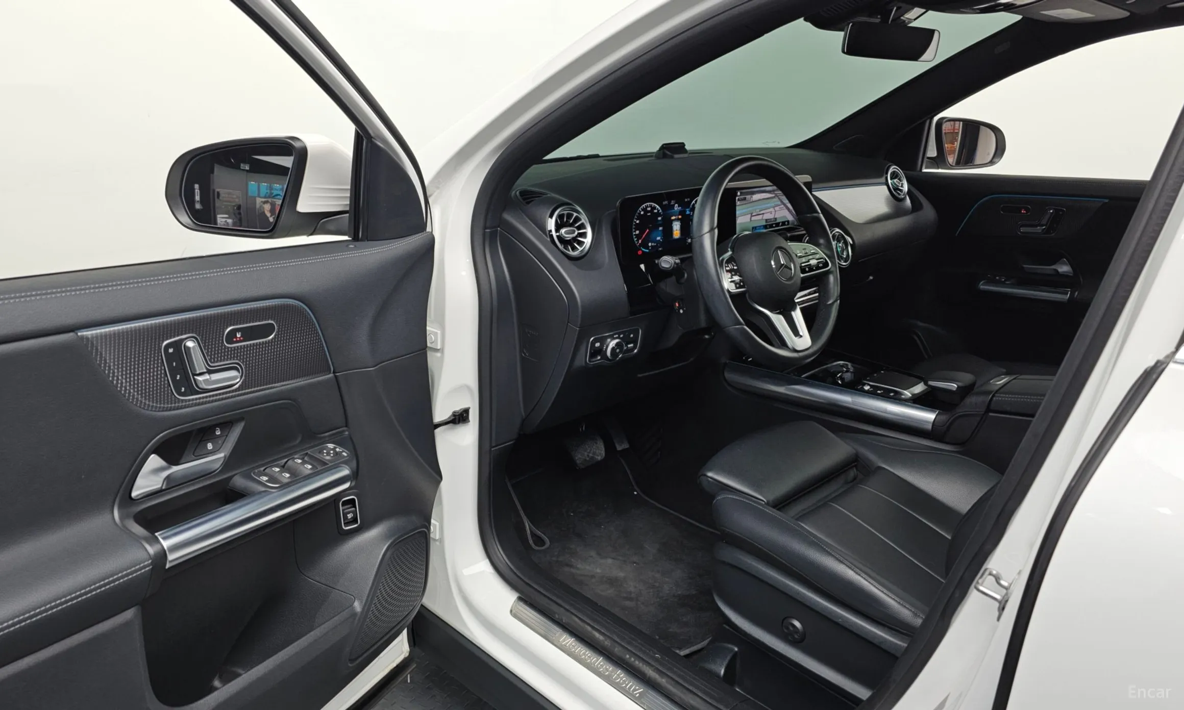 Mercedes Benz GLA-Class H247 превью 10