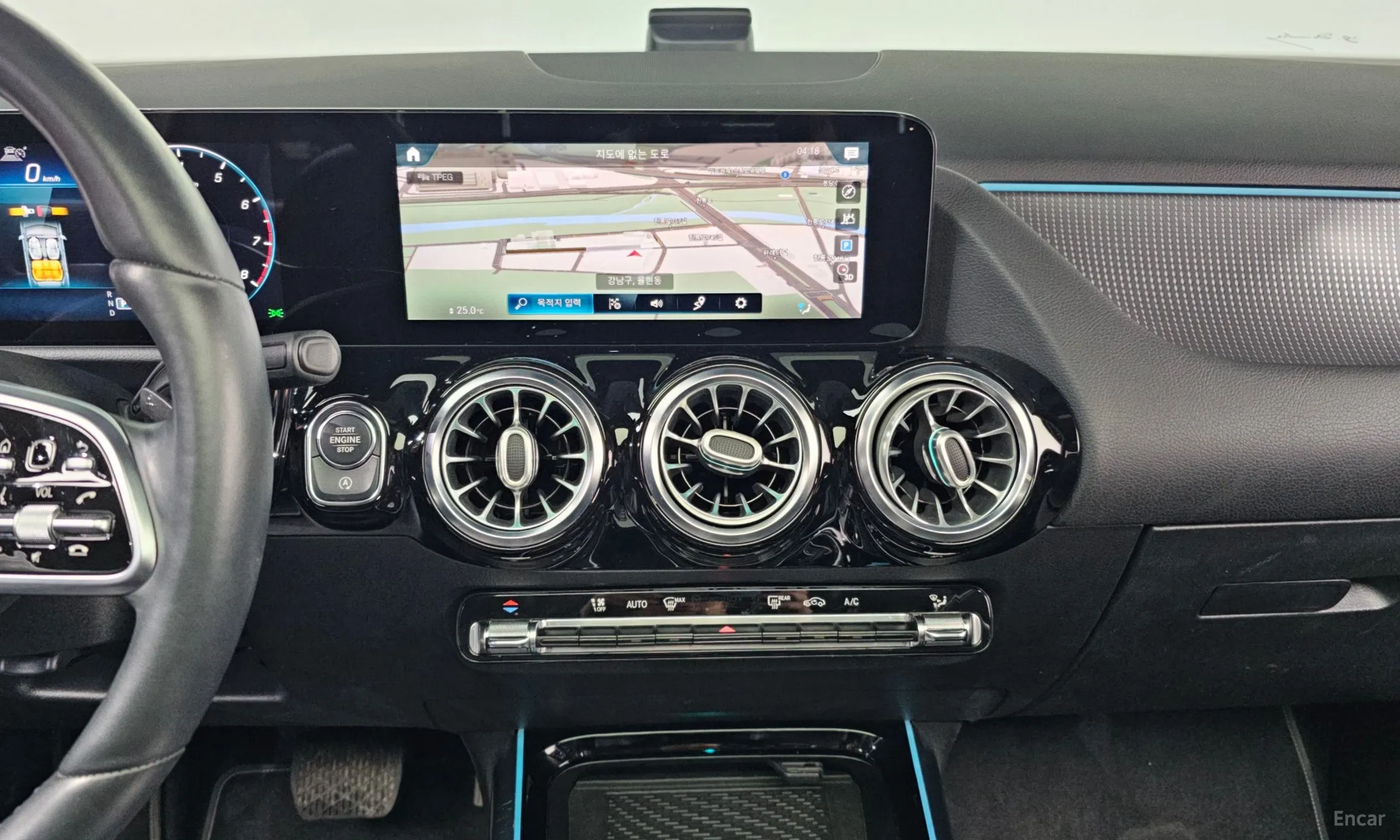Mercedes Benz GLA-Class H247 превью 14