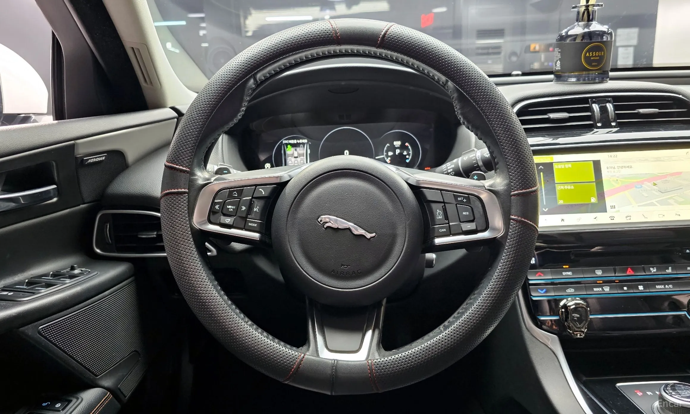 Jaguar XE превью 13