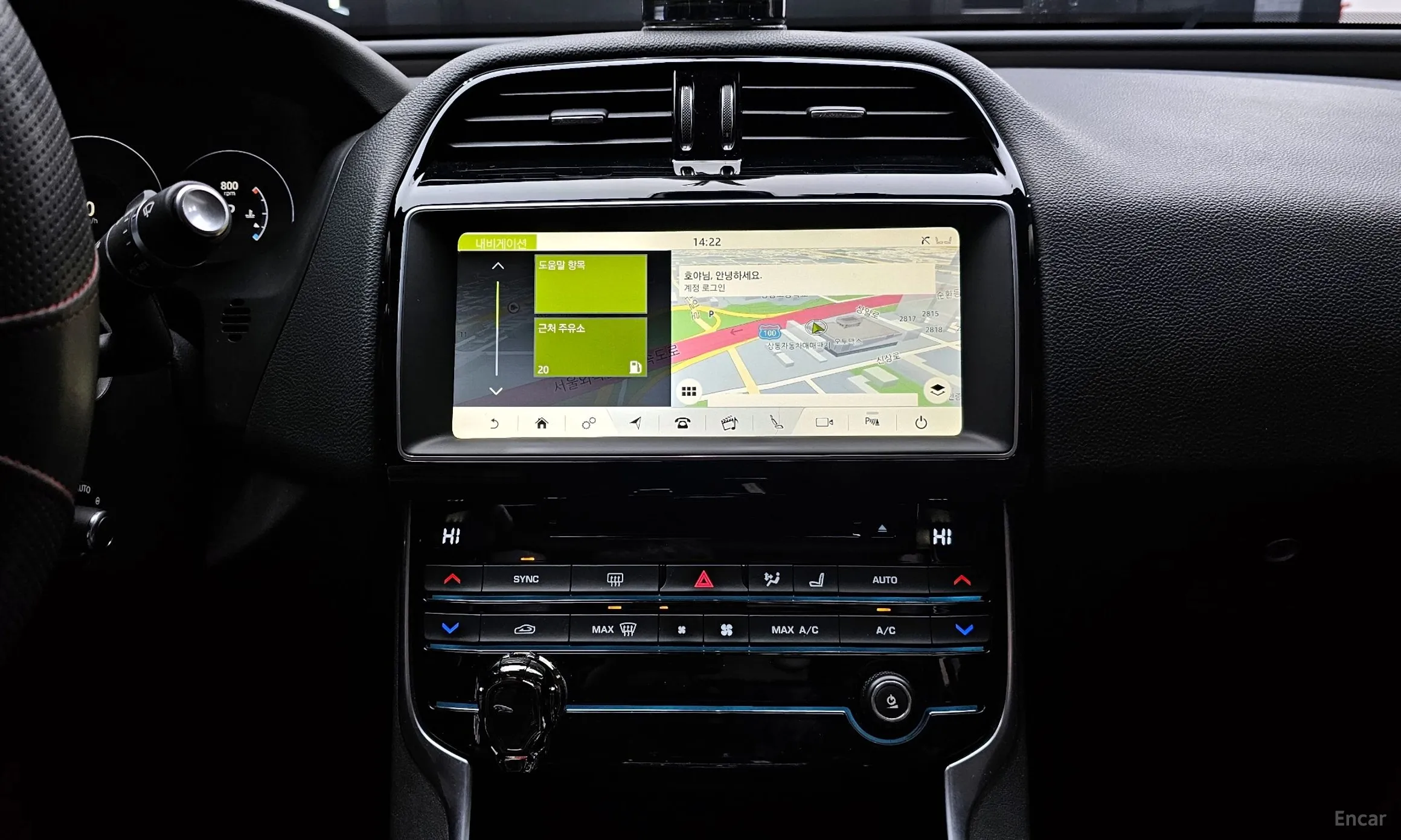 Jaguar XE превью 14