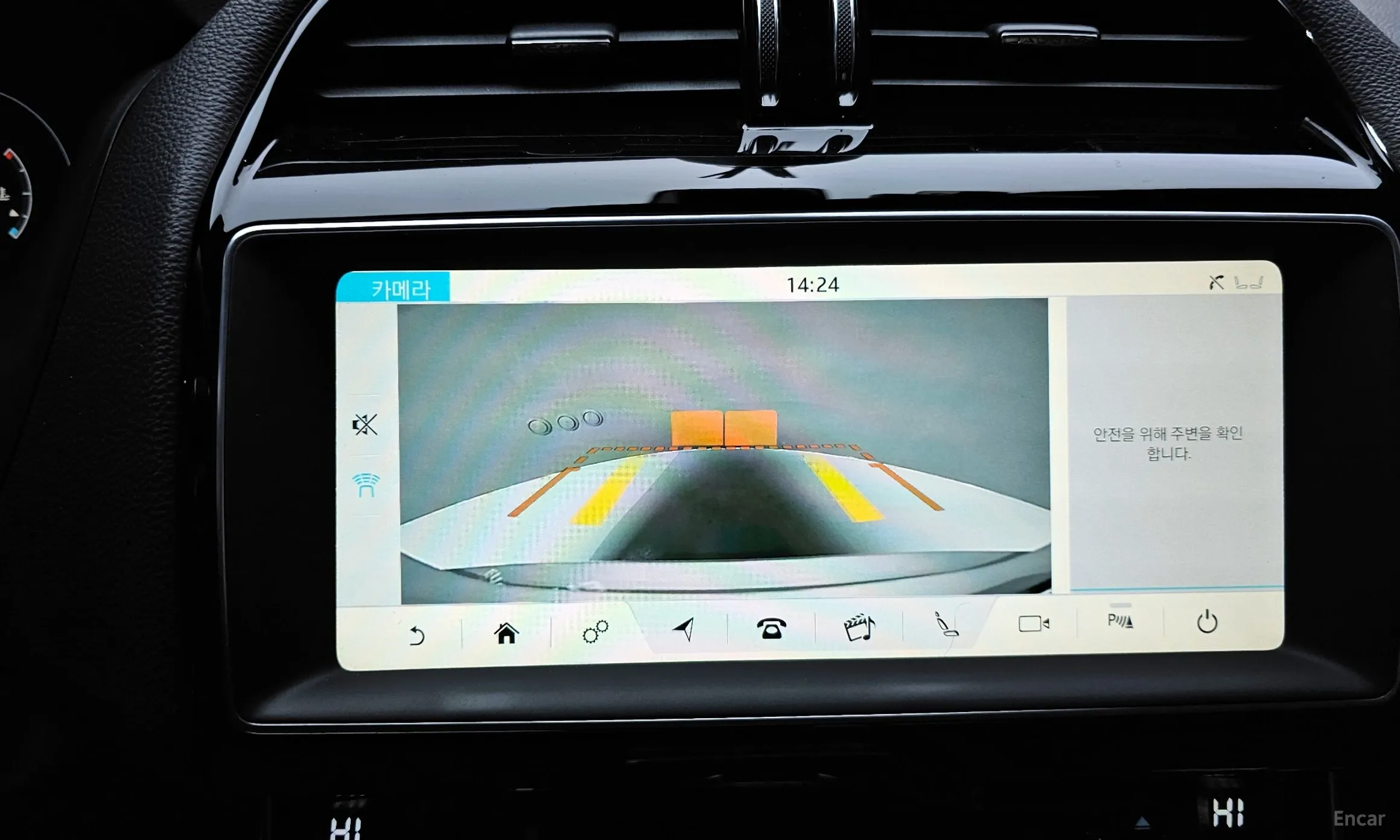 Jaguar XE превью 15