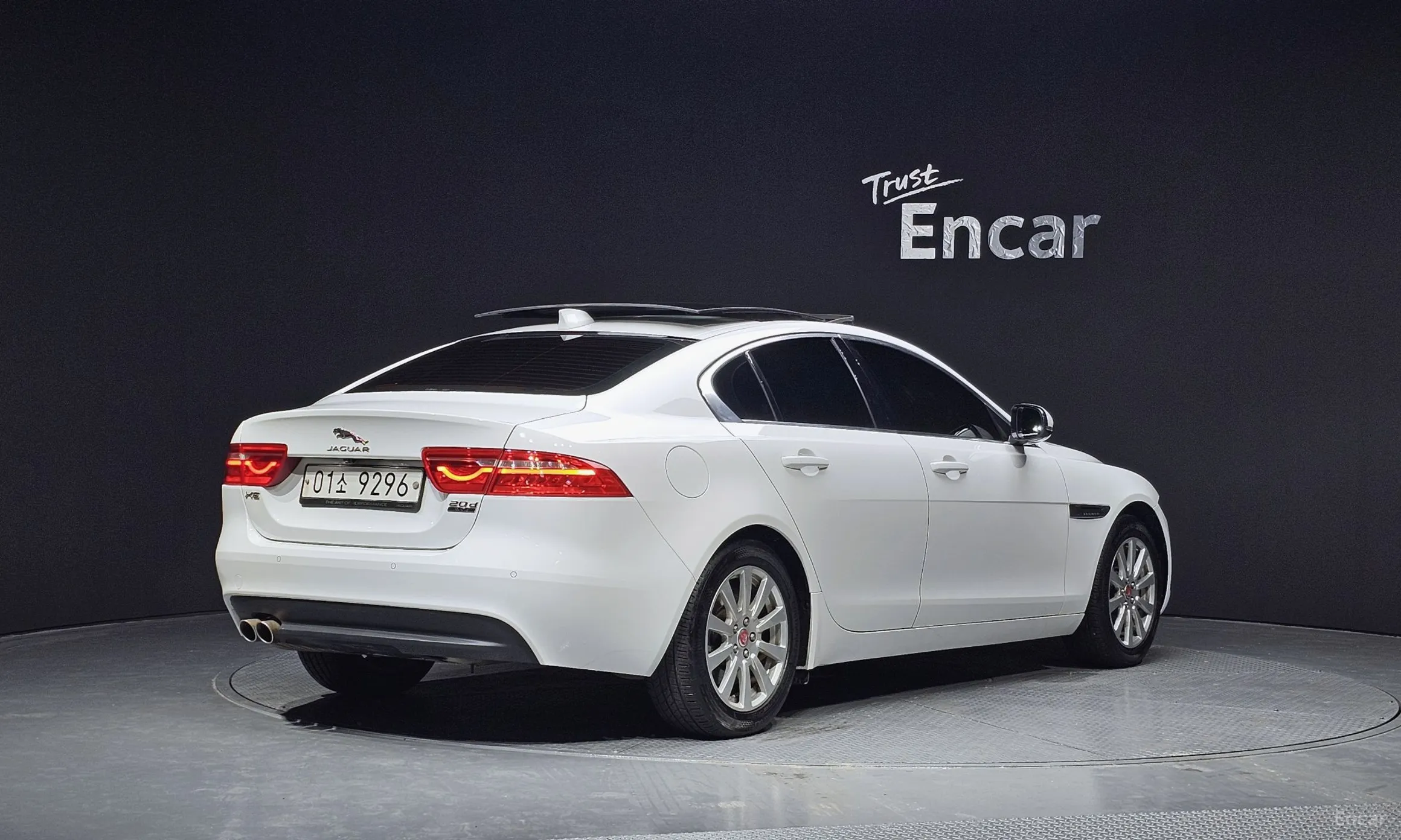 Jaguar XE превью 2