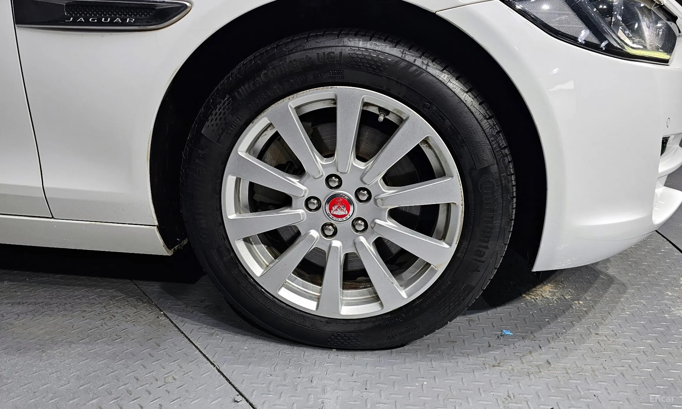 Jaguar XE превью 5