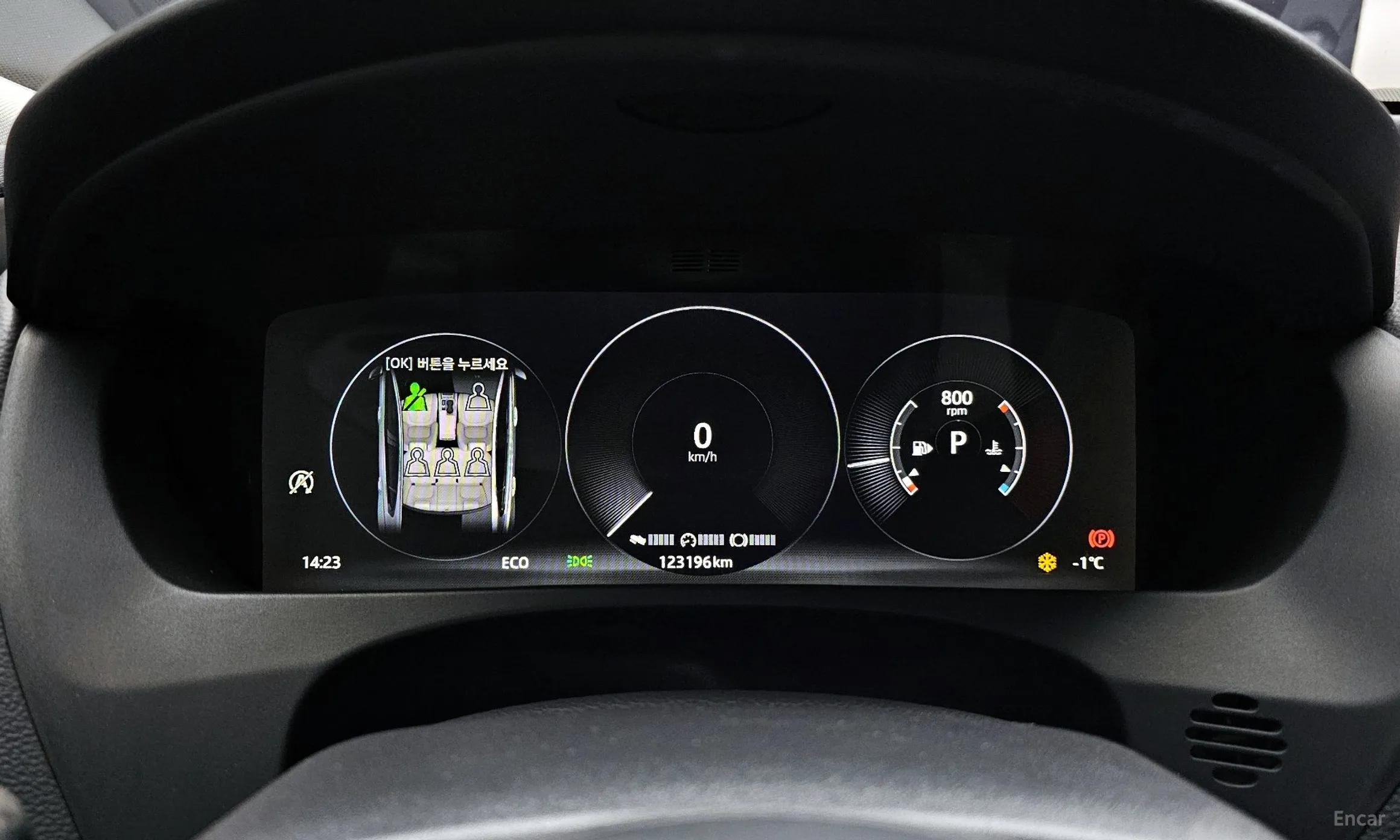 Jaguar XE превью 8