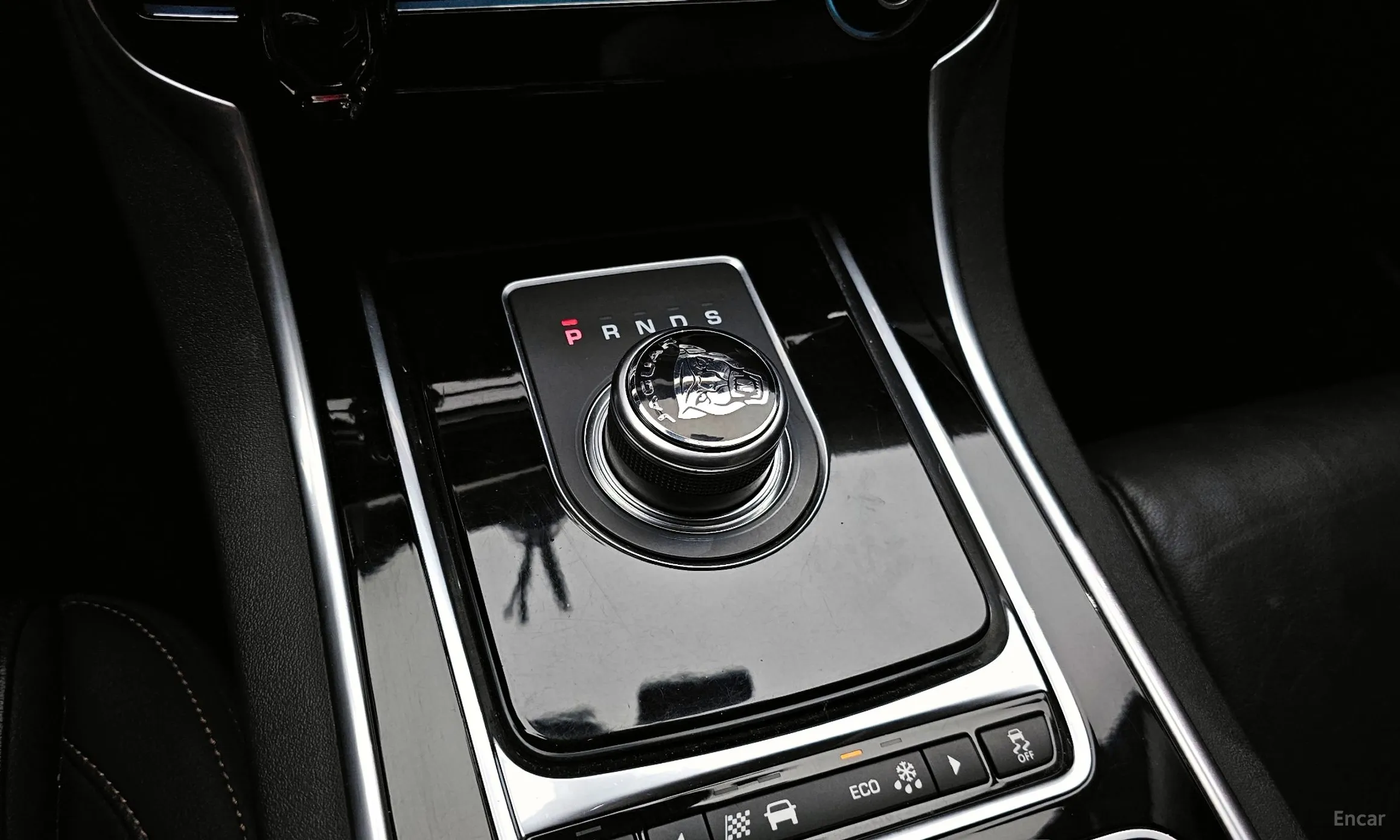 Jaguar XE превью 9