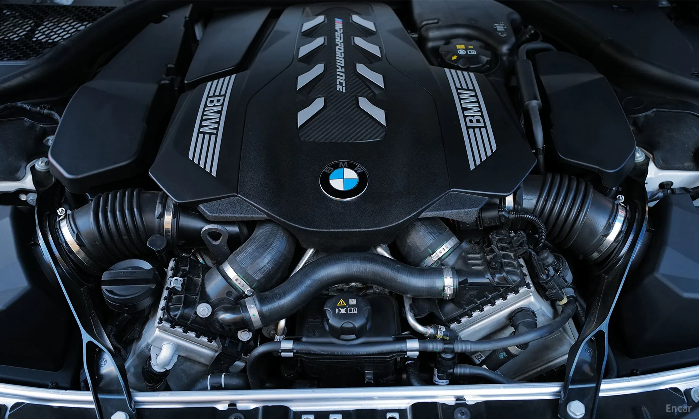 BMW 8-series (G15) превью 6