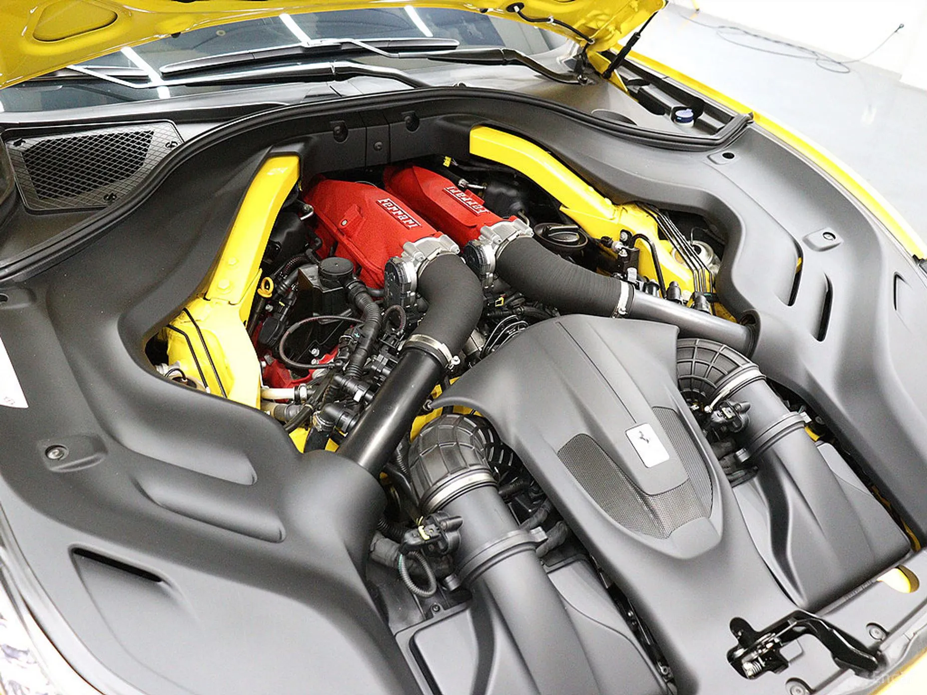 Ferrari Portofino превью 19