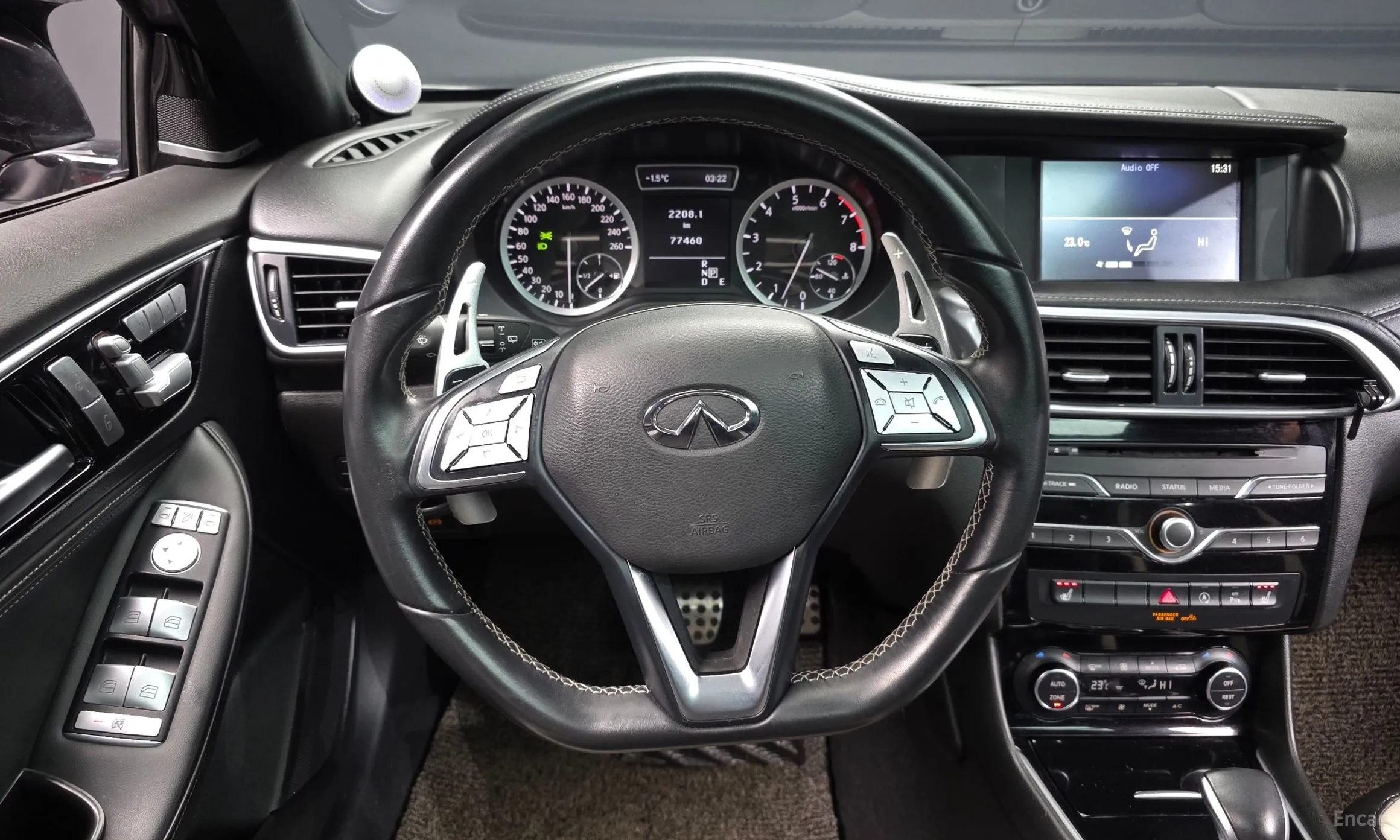 Infiniti Q30 превью 13