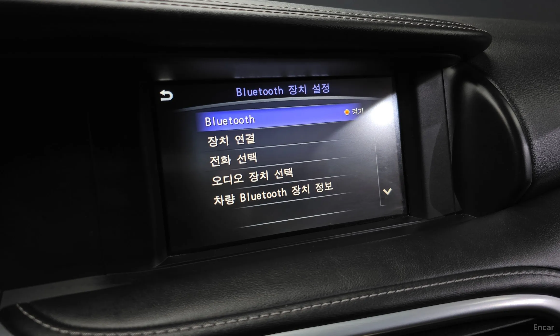 Infiniti Q30 превью 16