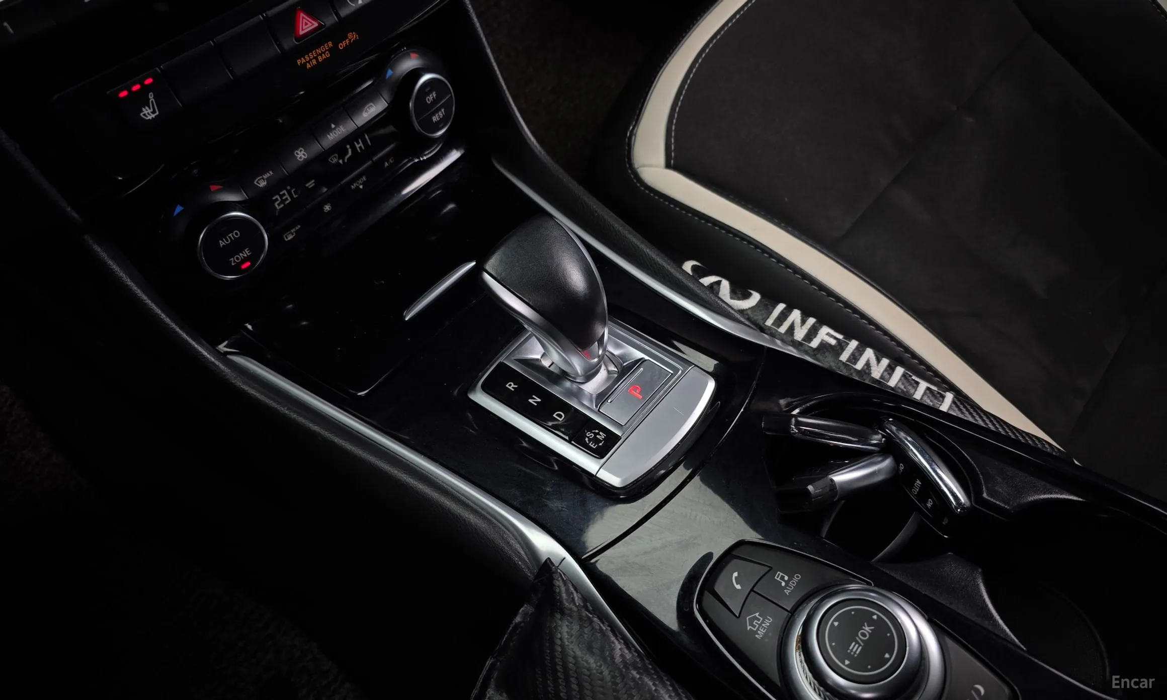 Infiniti Q30 превью 9