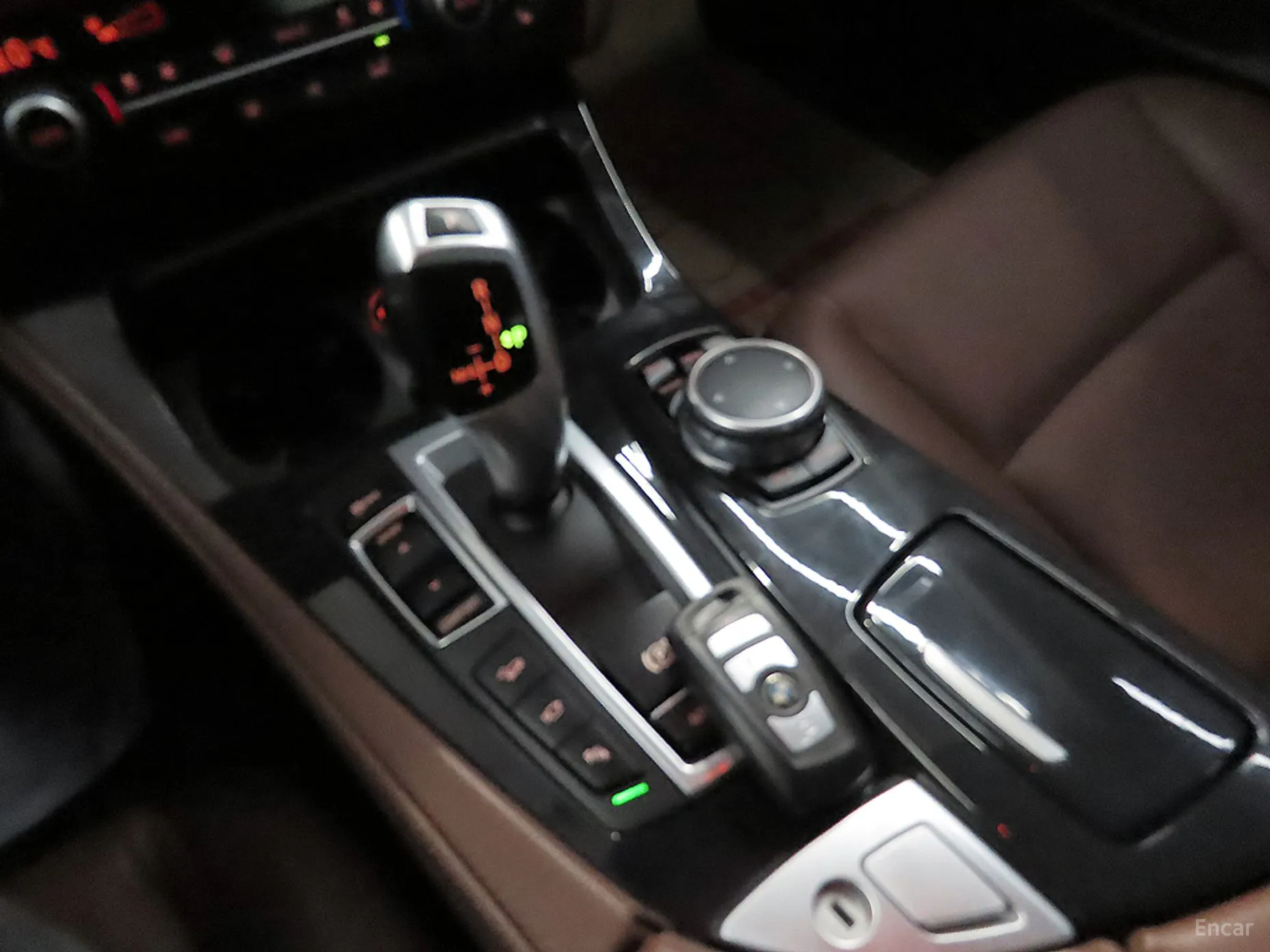 BMW 5 Series (F10) превью 14