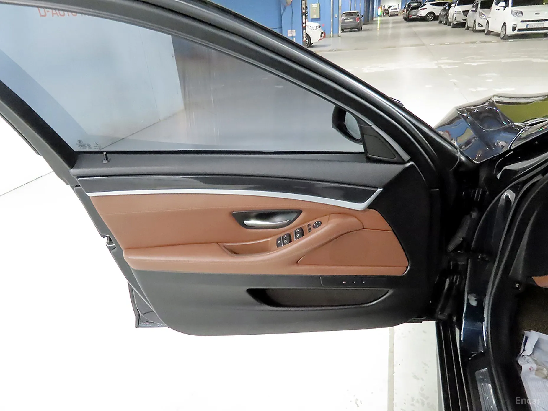 BMW 5 Series (F10) превью 15