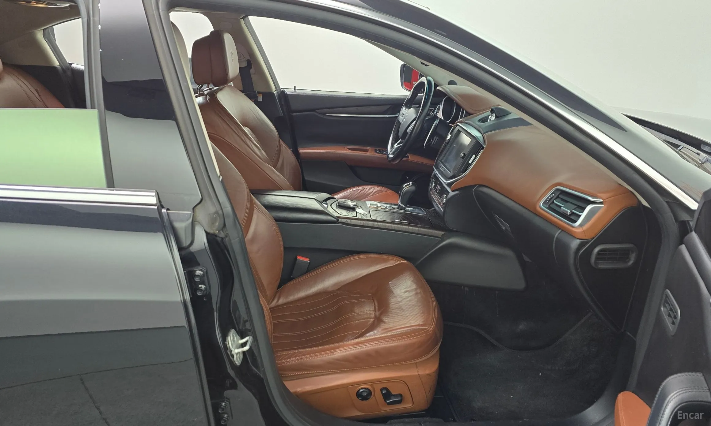 Maserati Ghibli превью 11