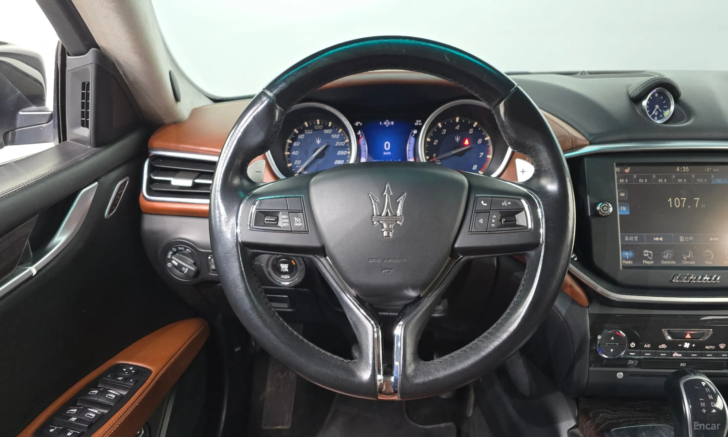 Maserati Ghibli превью 13